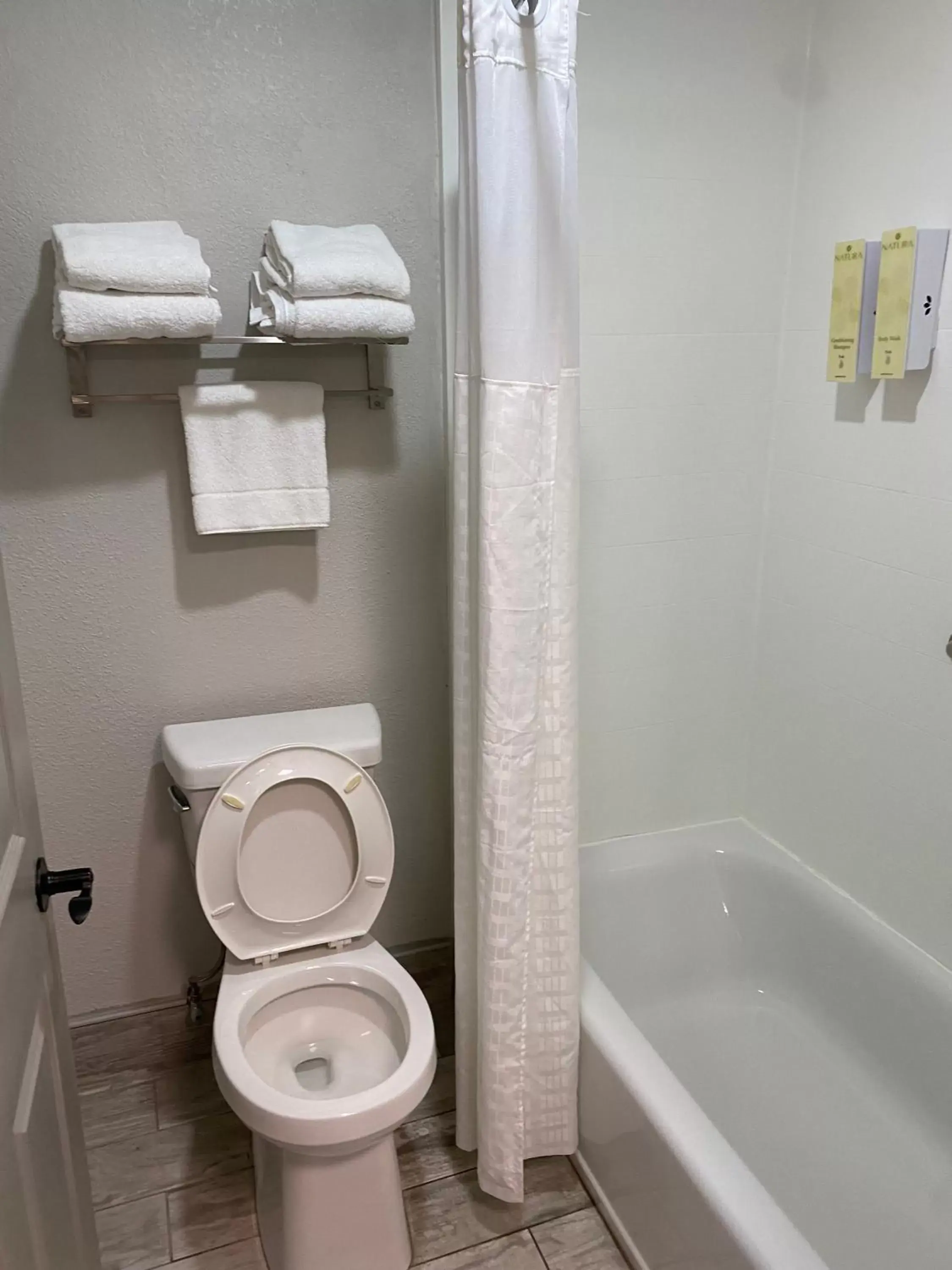Bathroom in Best Western Allatoona Inn & Suites