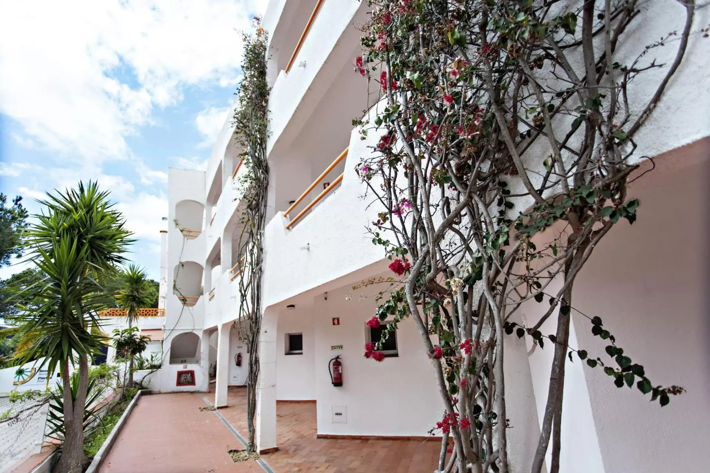 Facade/entrance, Balcony/Terrace in Apartamentos Turísticos Gida by Umbral