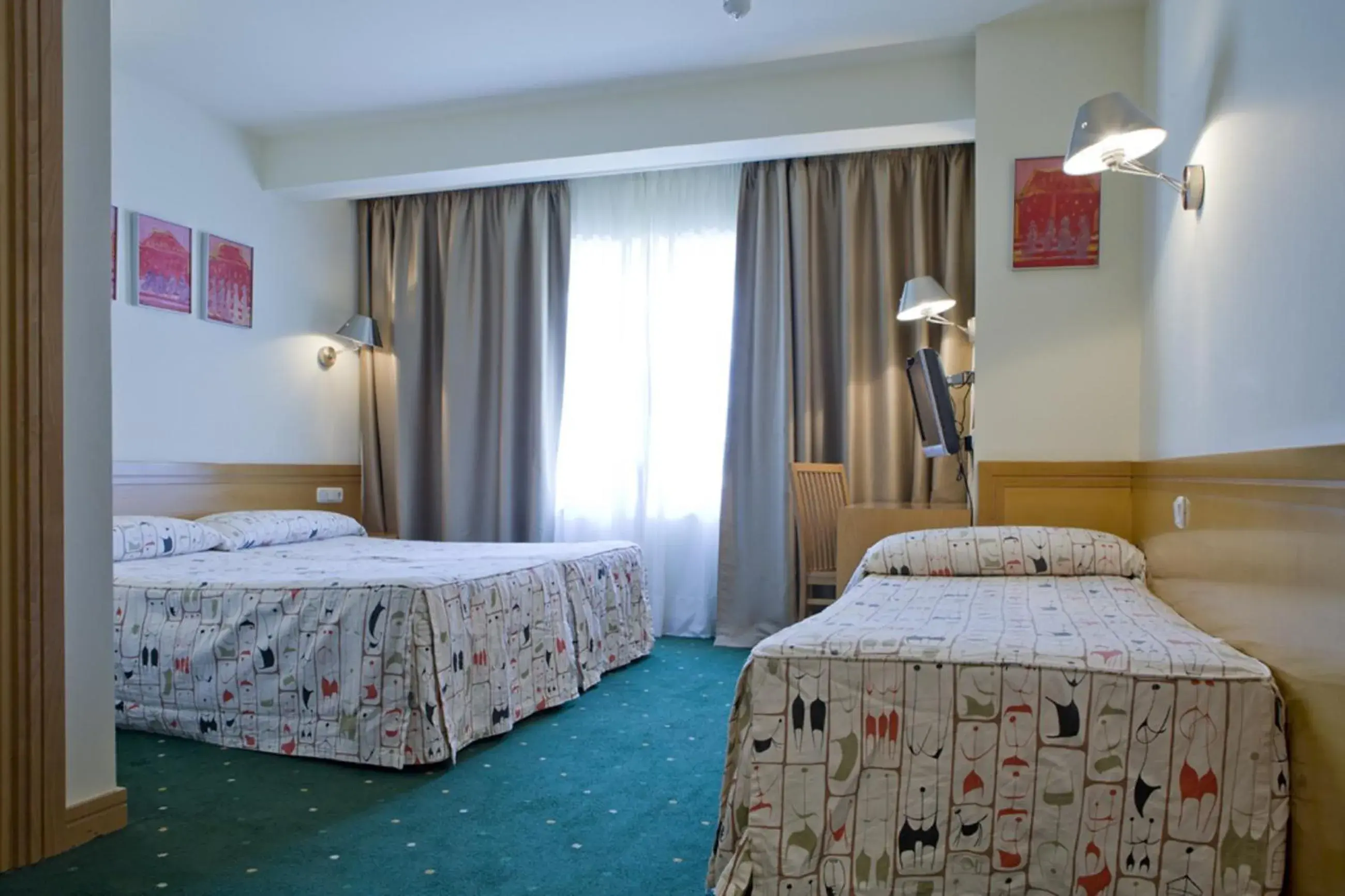 Decorative detail, Bed in Hotel Zaragoza Plaza