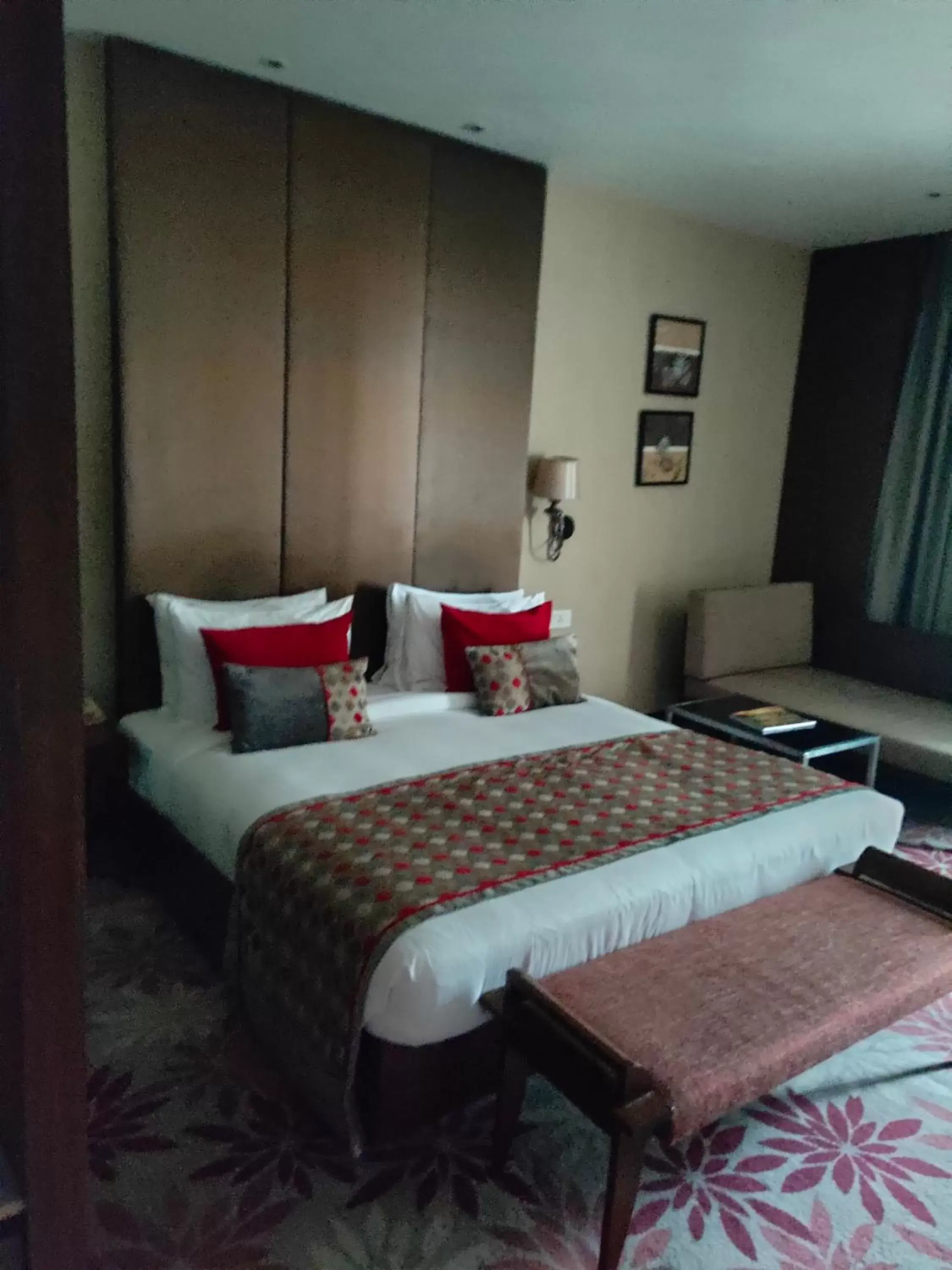 Bedroom, Bed in Pride Plaza Hotel, Kolkata