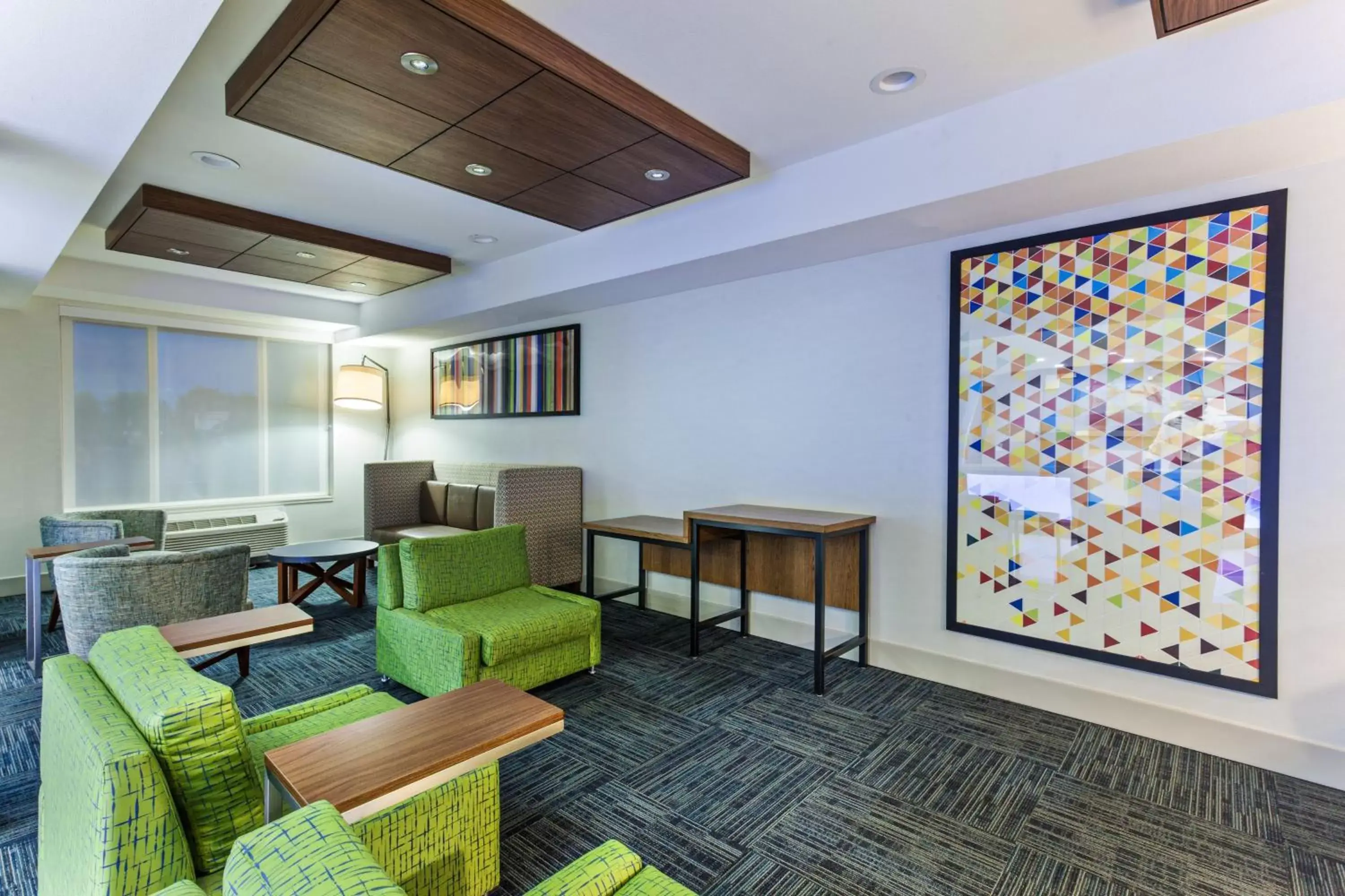 Property building, Seating Area in Holiday Inn Express & Suites Elk Grove West I-5