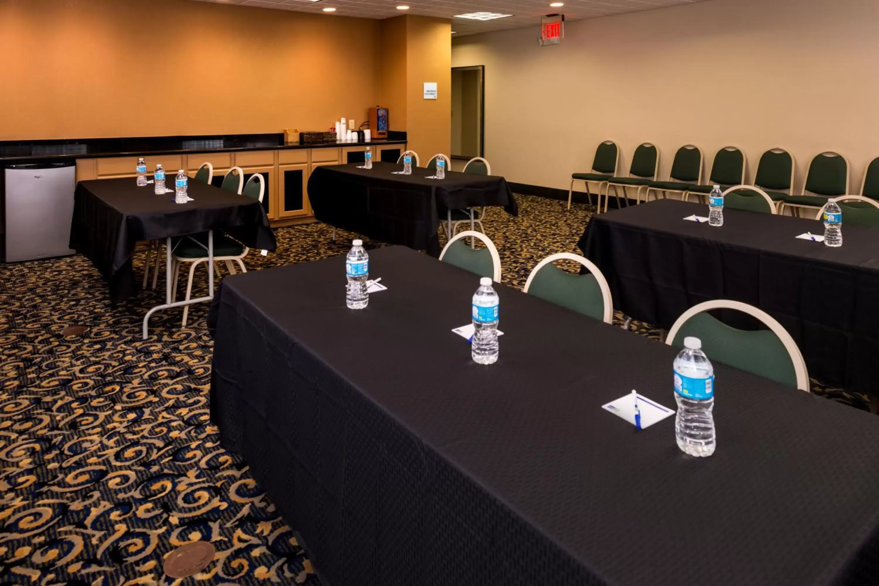Meeting/conference room in Holiday Inn Express Hotel & Suites Bucyrus, an IHG Hotel