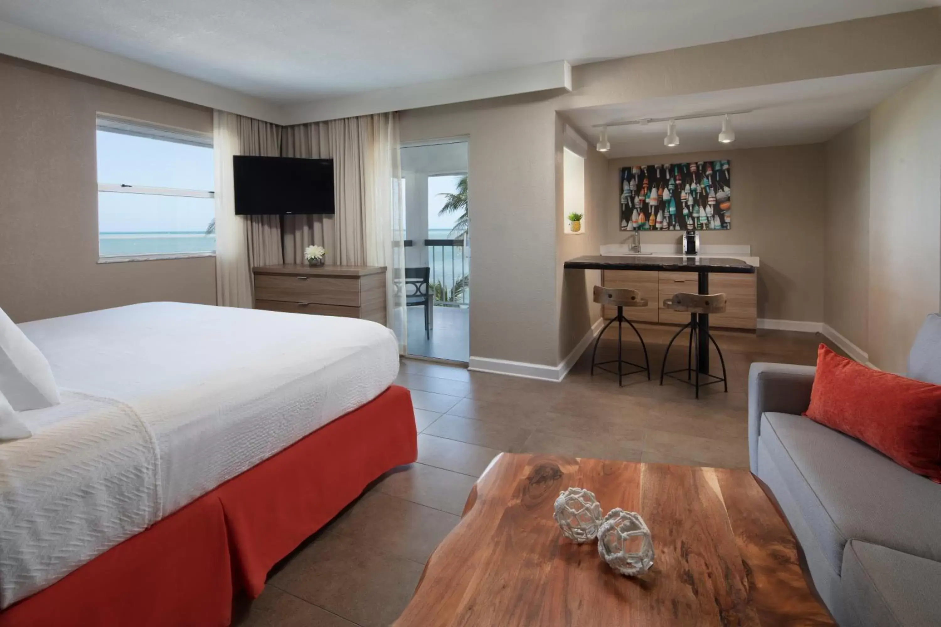 Bed in Pelican Cove Resort & Marina