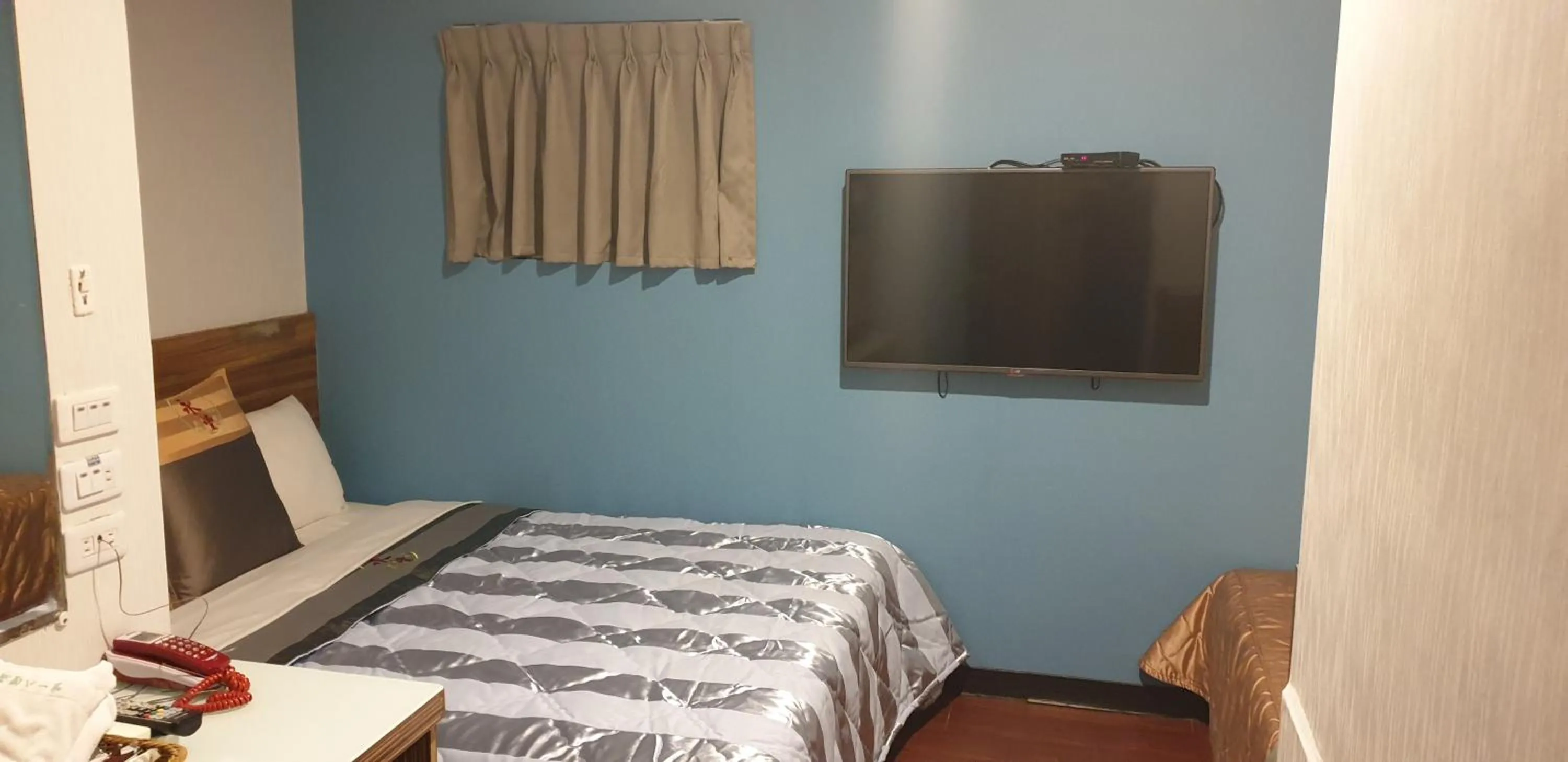 TV and multimedia, Bed in Yung Feng Hotel