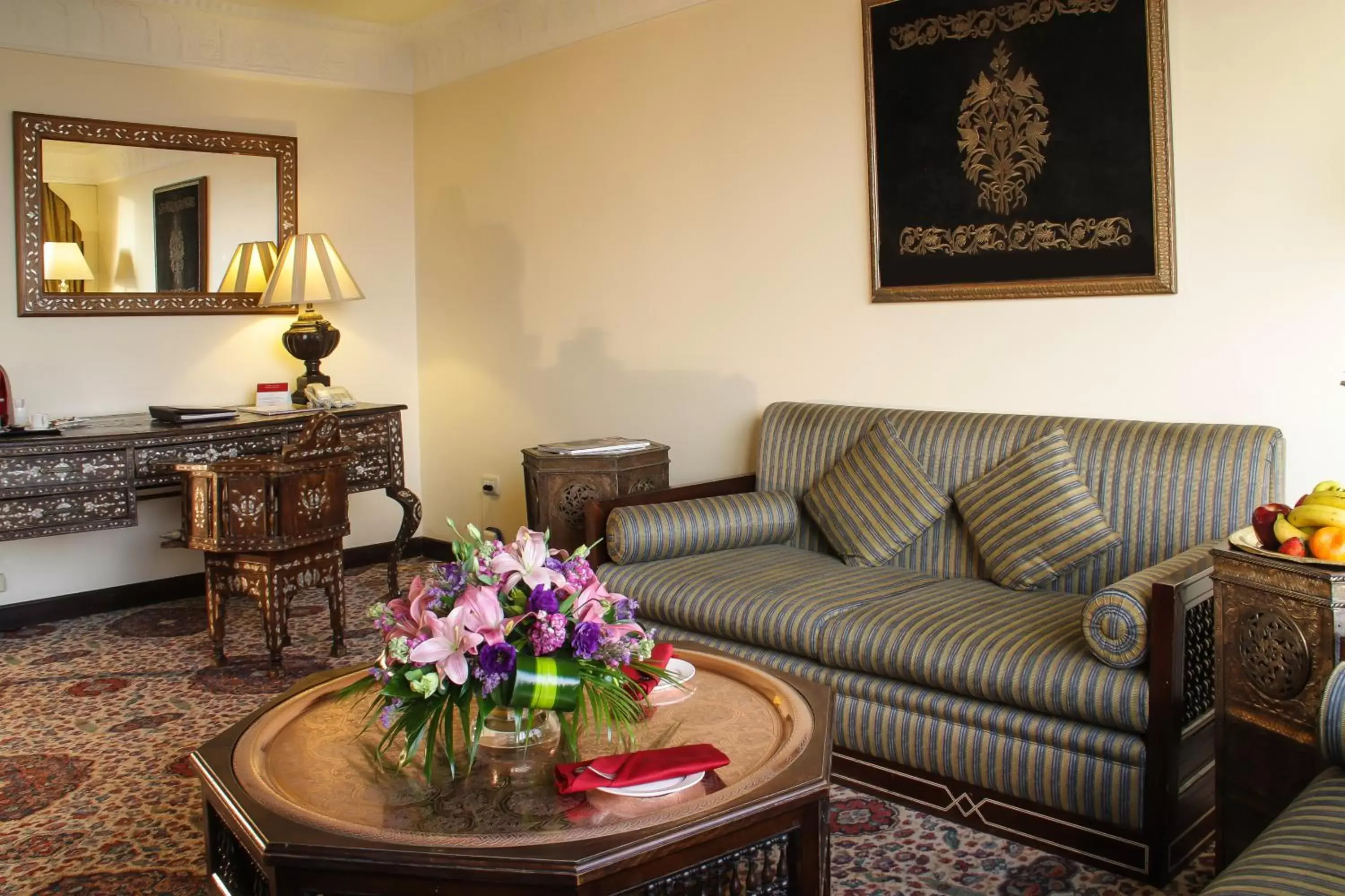 Communal lounge/ TV room, Seating Area in Regency Palace Amman