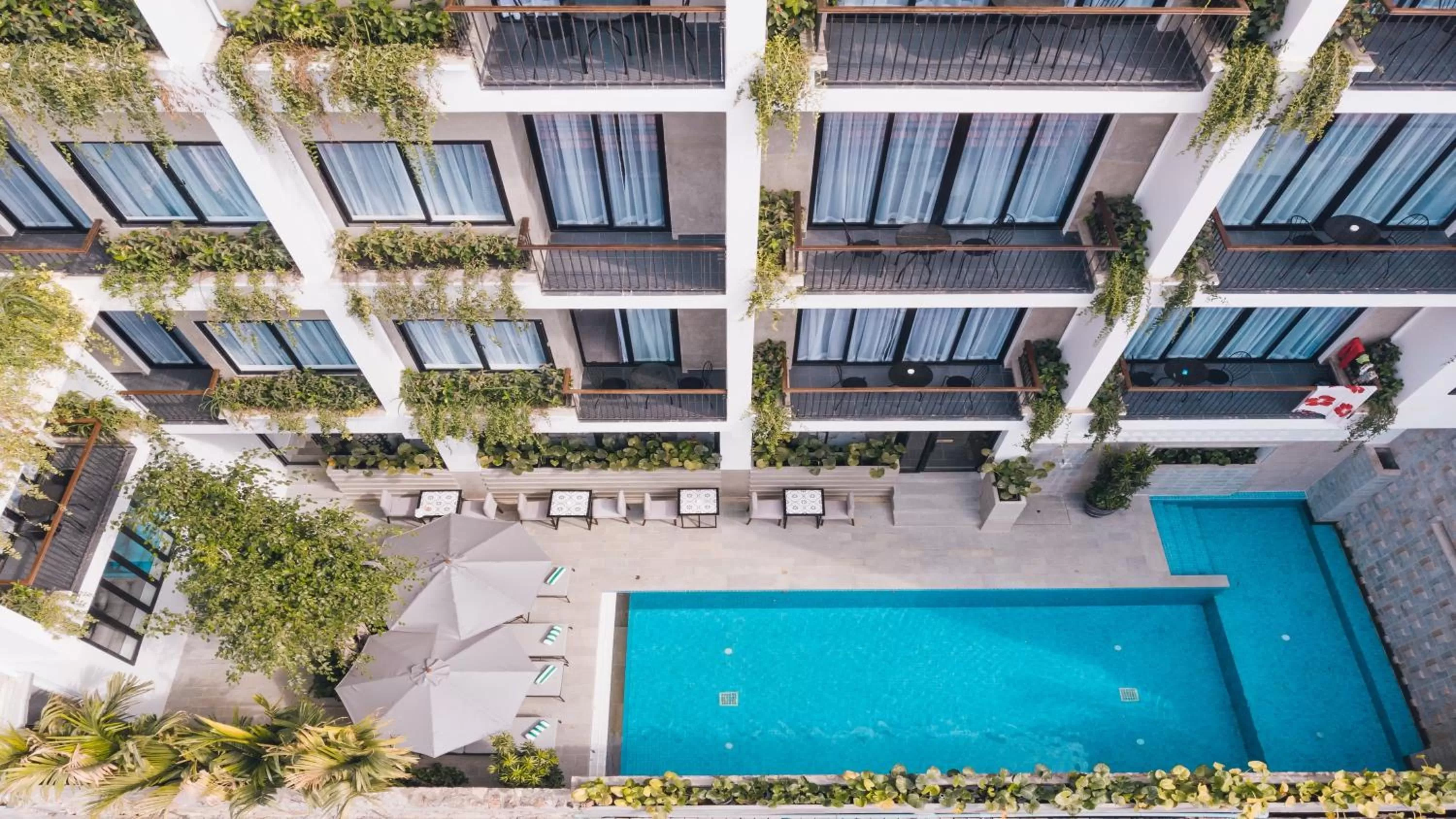 Swimming pool in Angkor Aurora