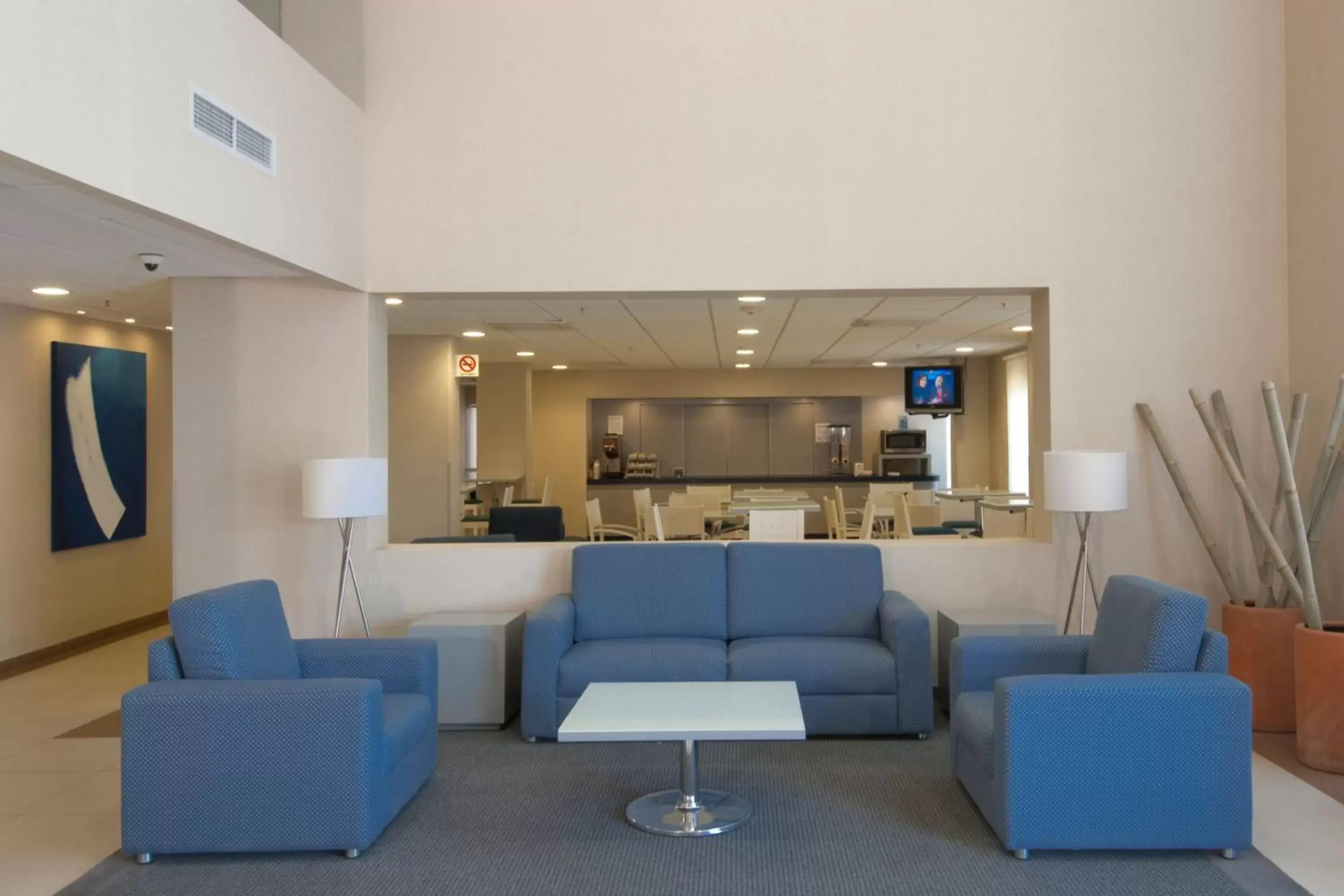 Lobby or reception, Seating Area in City Express by Marriott Puebla Angelopolis