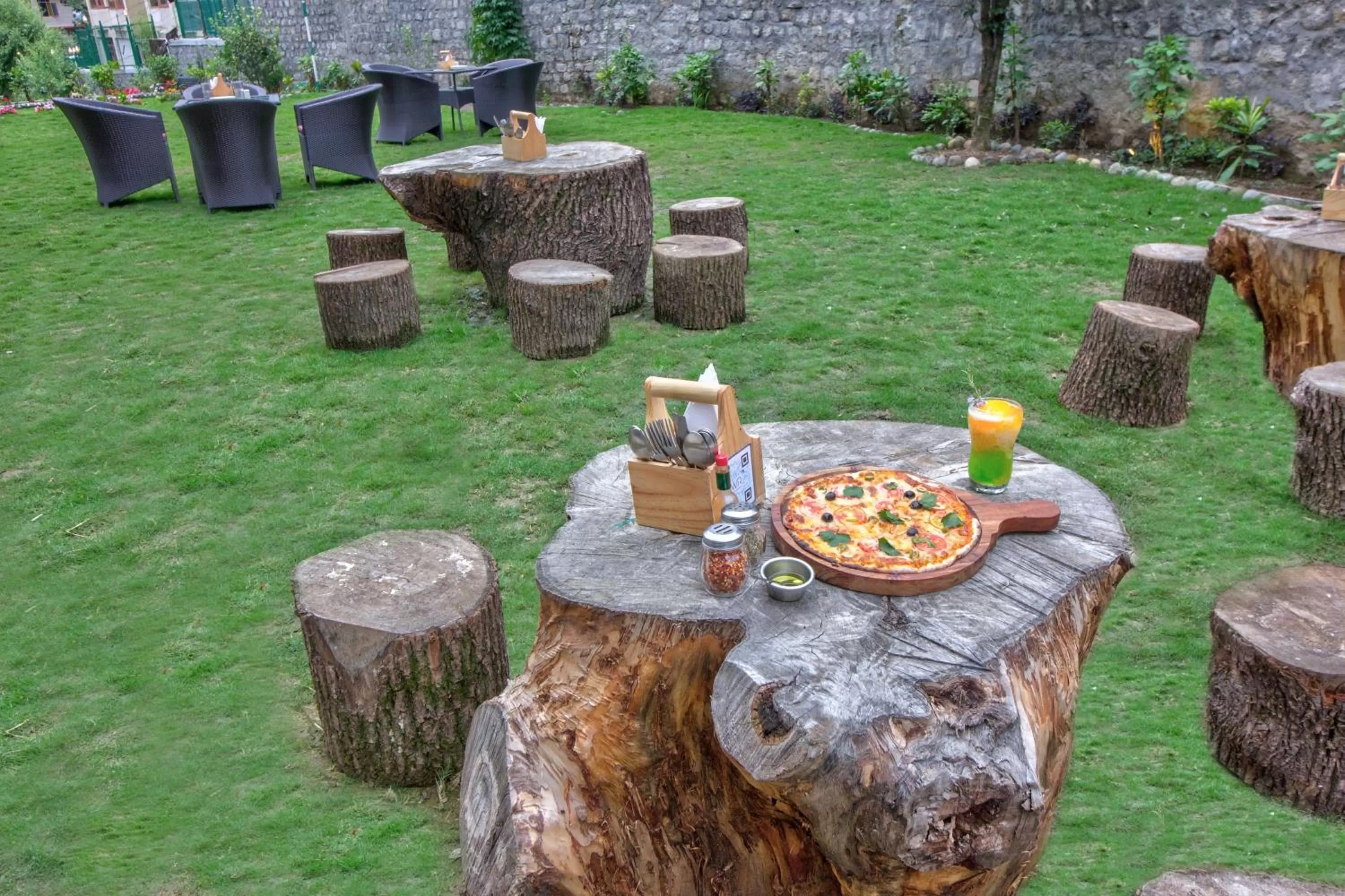 Food and drinks in Woodrock Luxury Boutique Hotel