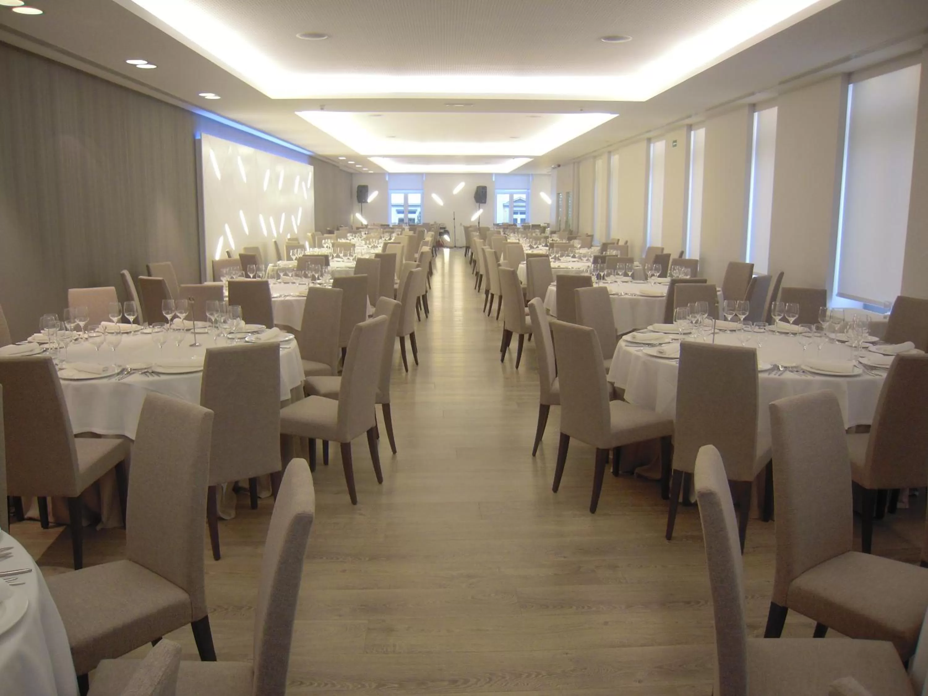 Restaurant/places to eat in Hotel Mendez Nuñez