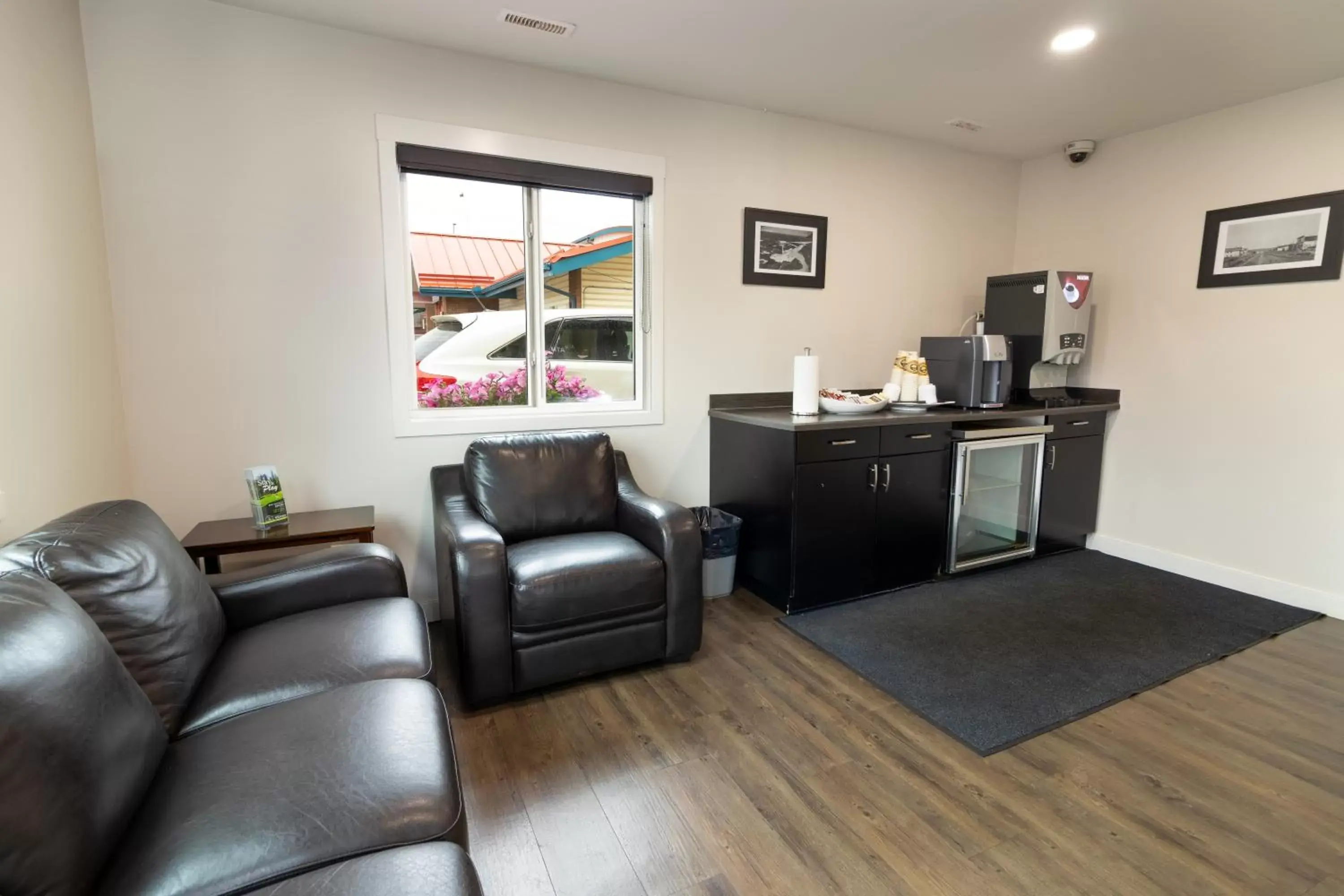 Facade/entrance in BCMInns - Fort McMurray - Rusty's Facade/entrance in BCMInns - Fort McMurray - Rusty's