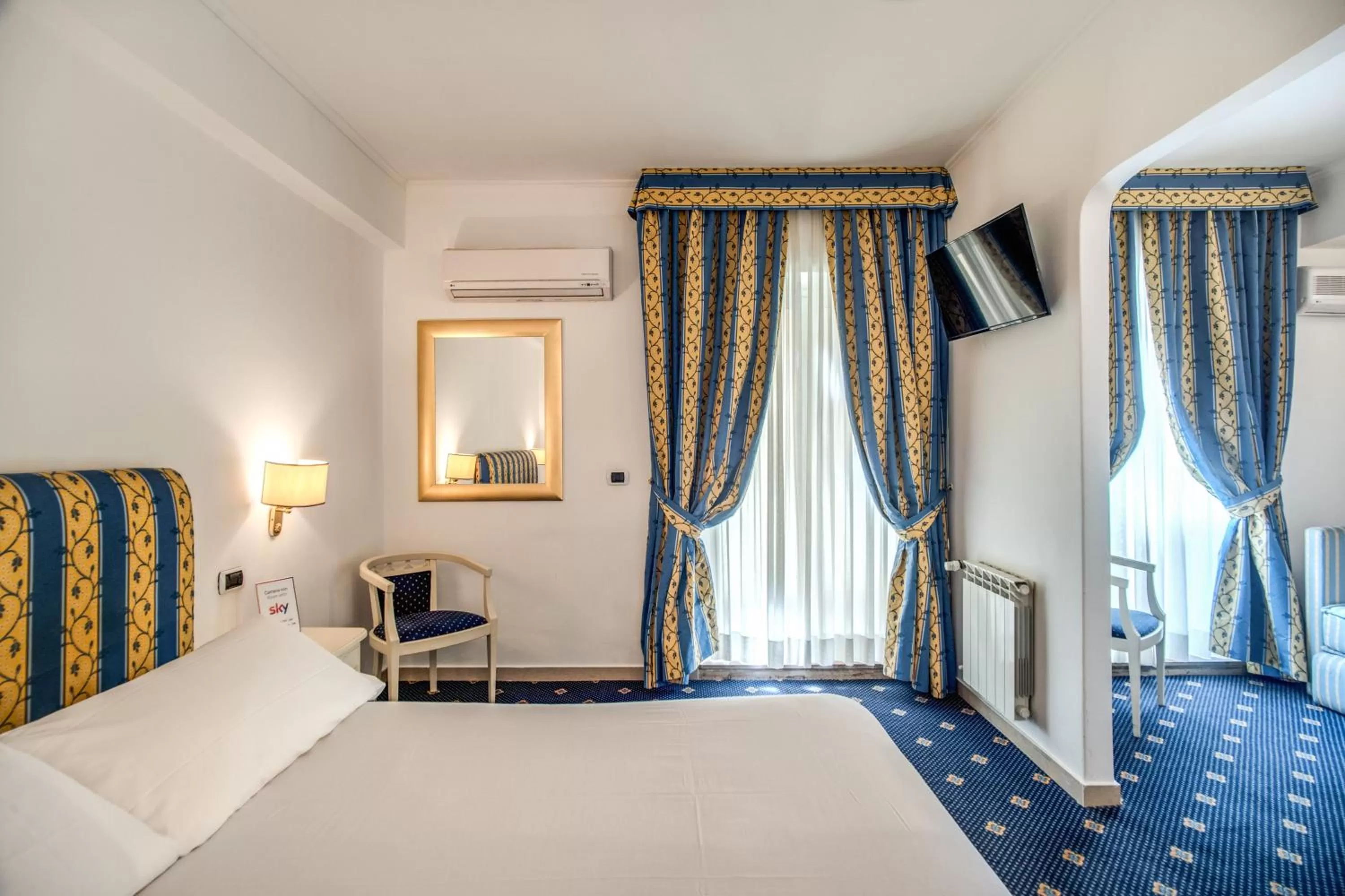 Bed in Hotel Napoleon