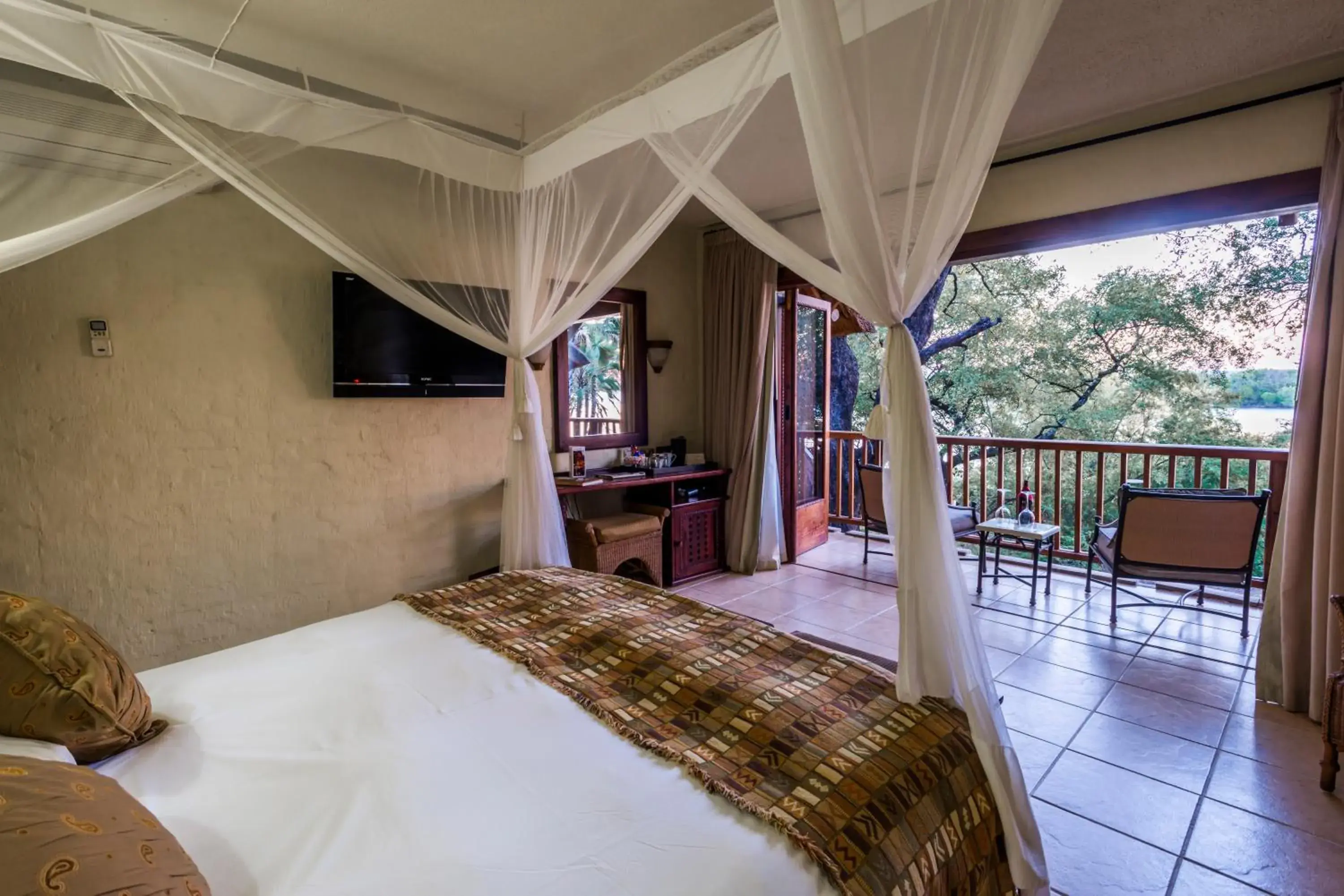 Bed in Aha The David Livingstone Safari Lodge & Spa