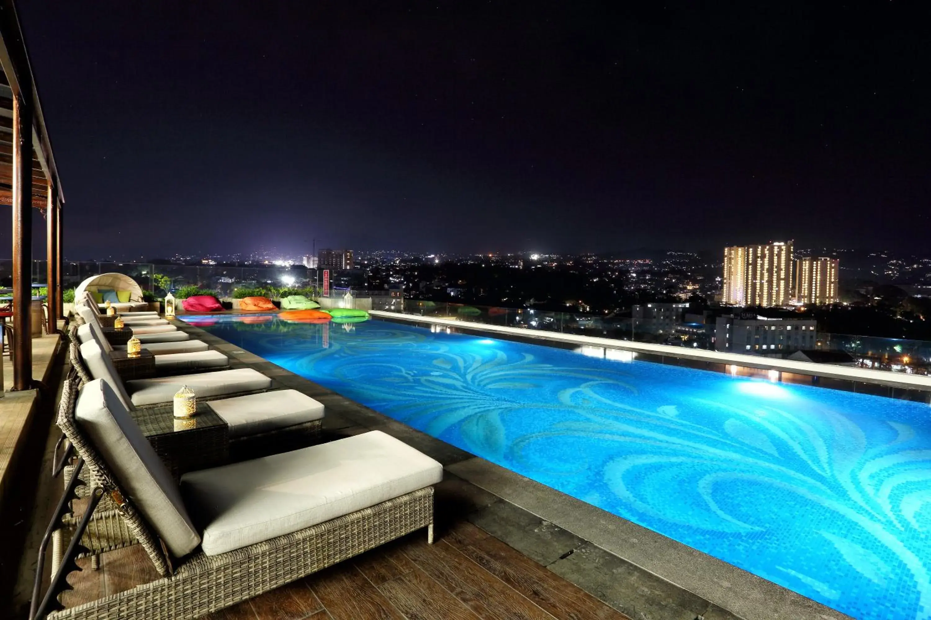 Swimming Pool in Belviu Hotel Bandung