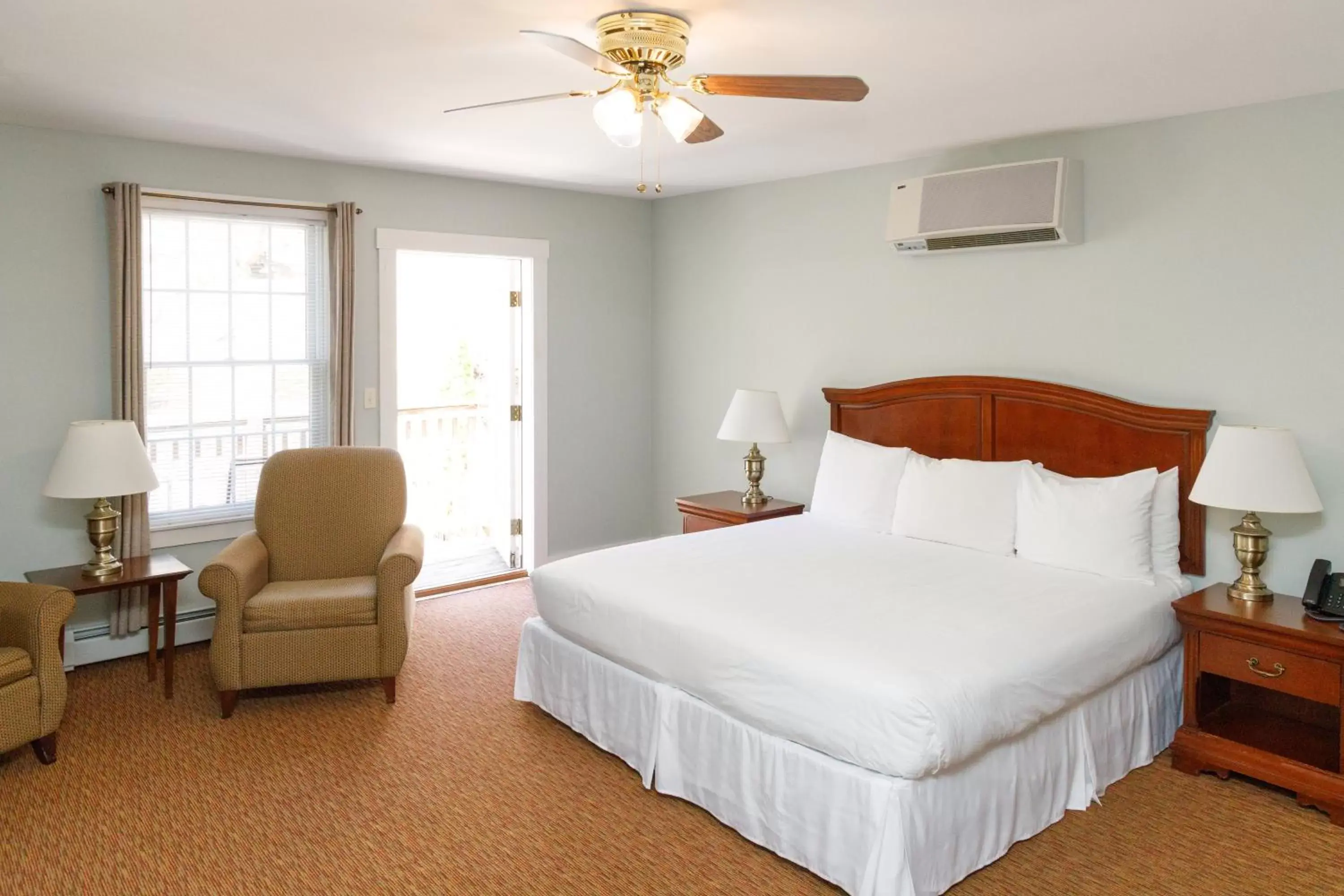 Bedroom in Admiral's Inn Resort