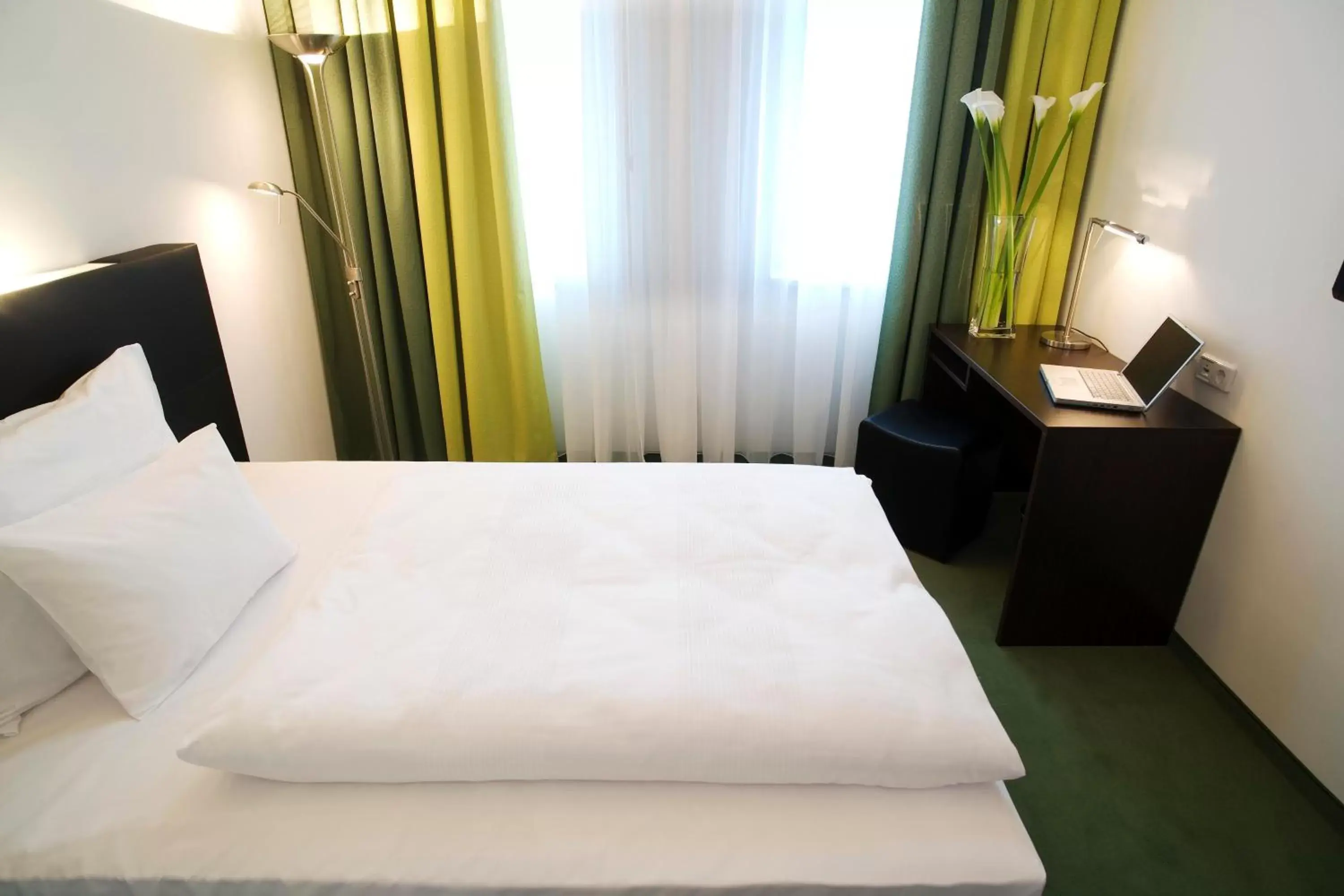 Bed in Rainers Hotel Vienna