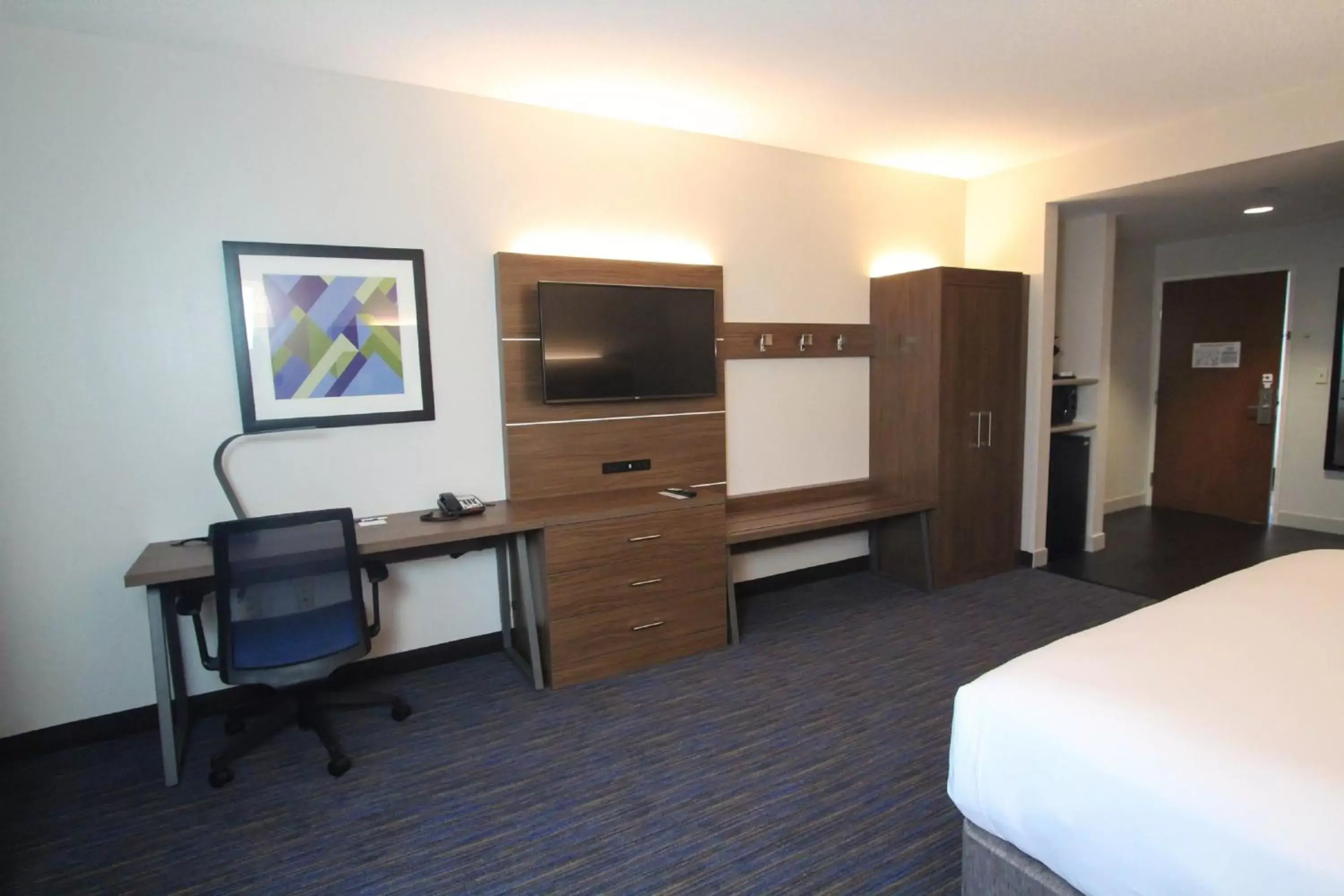 Photo of the whole room, TV/Entertainment Center in Holiday Inn Express Hotel & Suites Charleston - North, an IHG Hotel