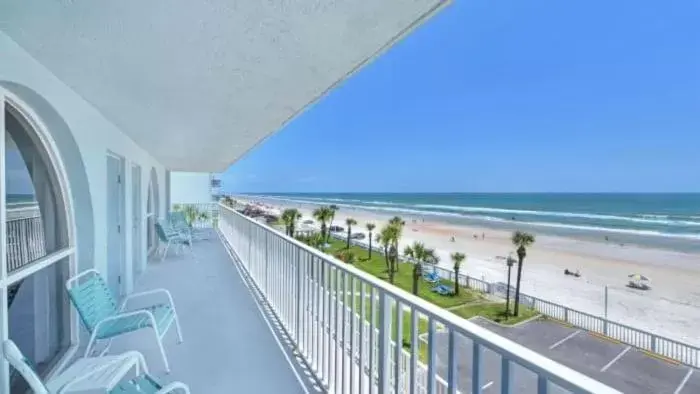 Natural landscape, Balcony/Terrace in El Caribe Resort and Conference Center