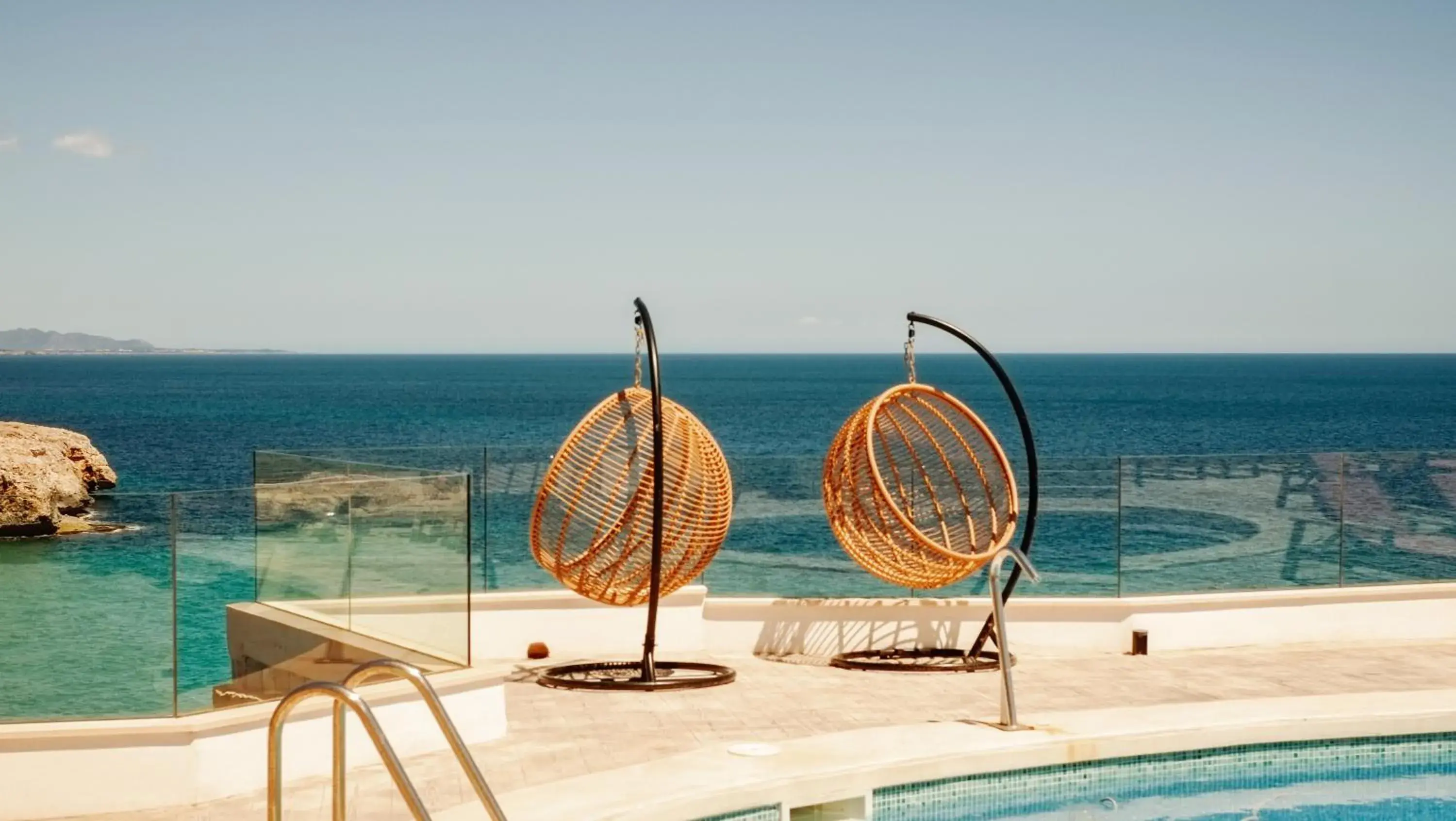 Sea view, Swimming Pool in ICON Valparaiso - Adults Only