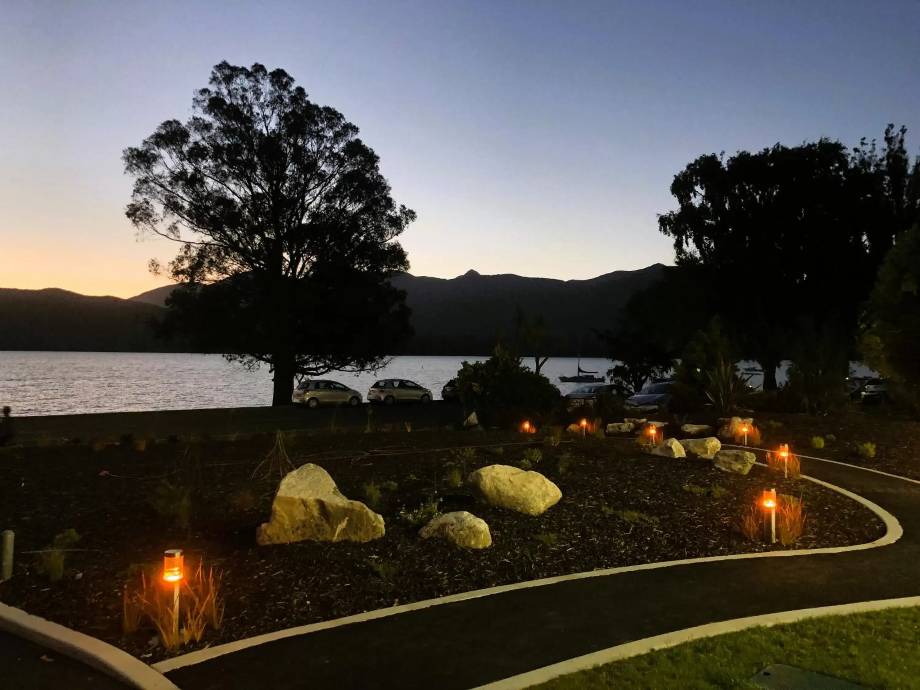 Sunset in Fiordland Lakeview Motel and Apartments