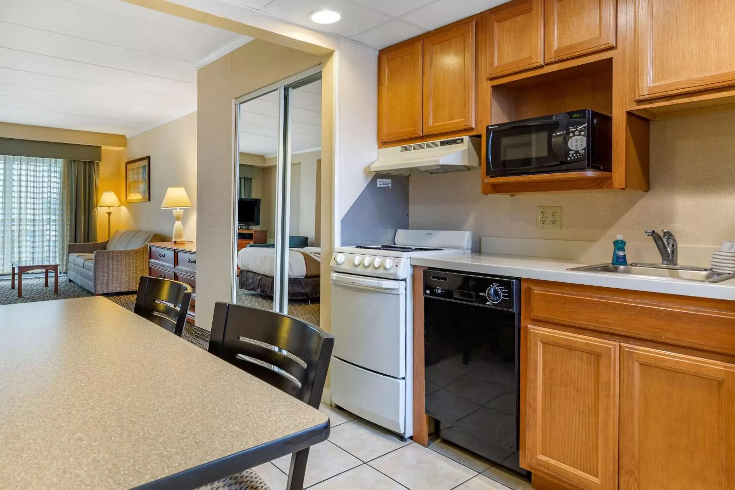 Photo of the whole room, Kitchen/Kitchenette in Quality Inn Boardwalk