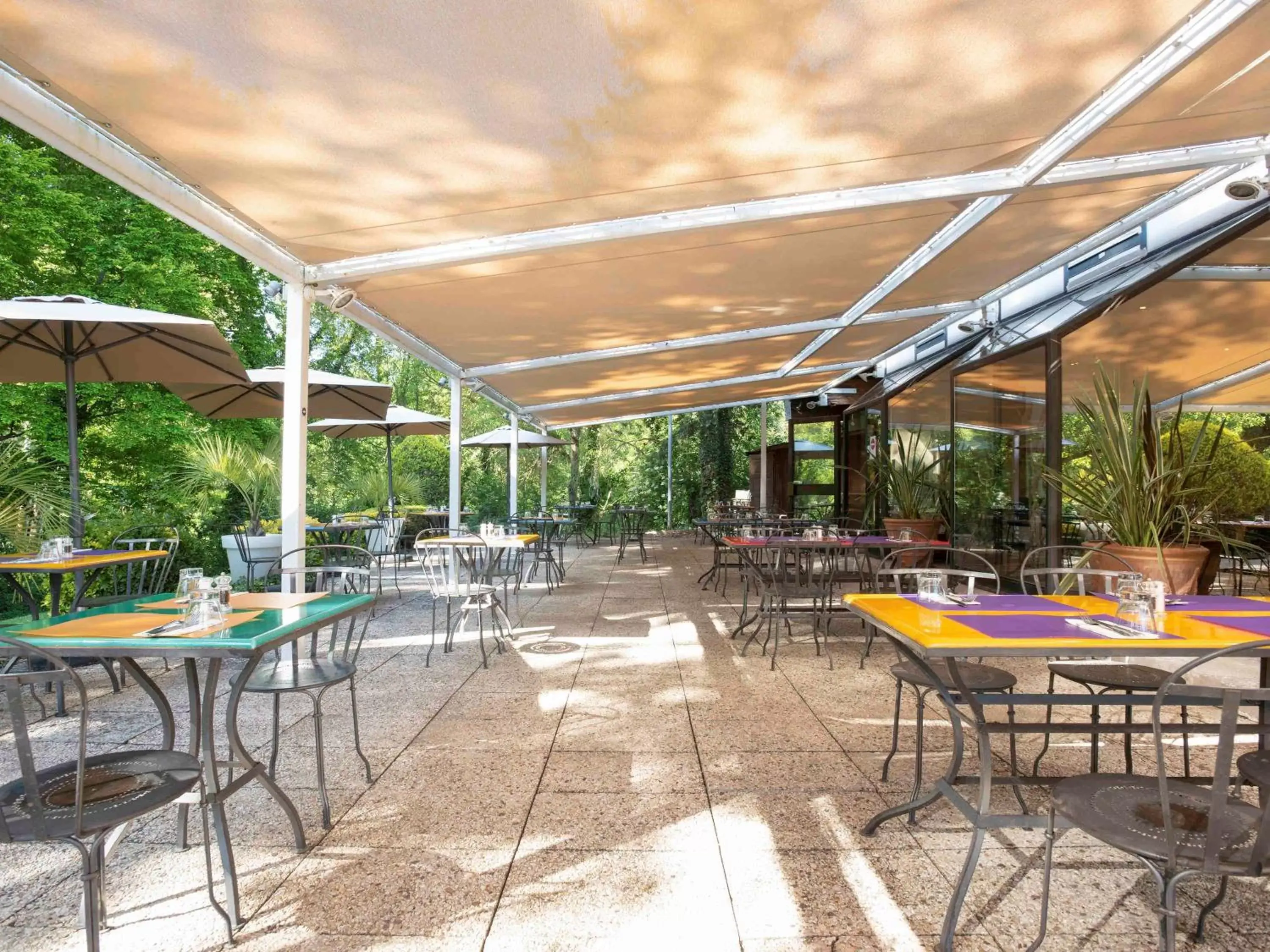 Restaurant/Places to Eat in Novotel Aix-en-Provence Pont de L'Arc