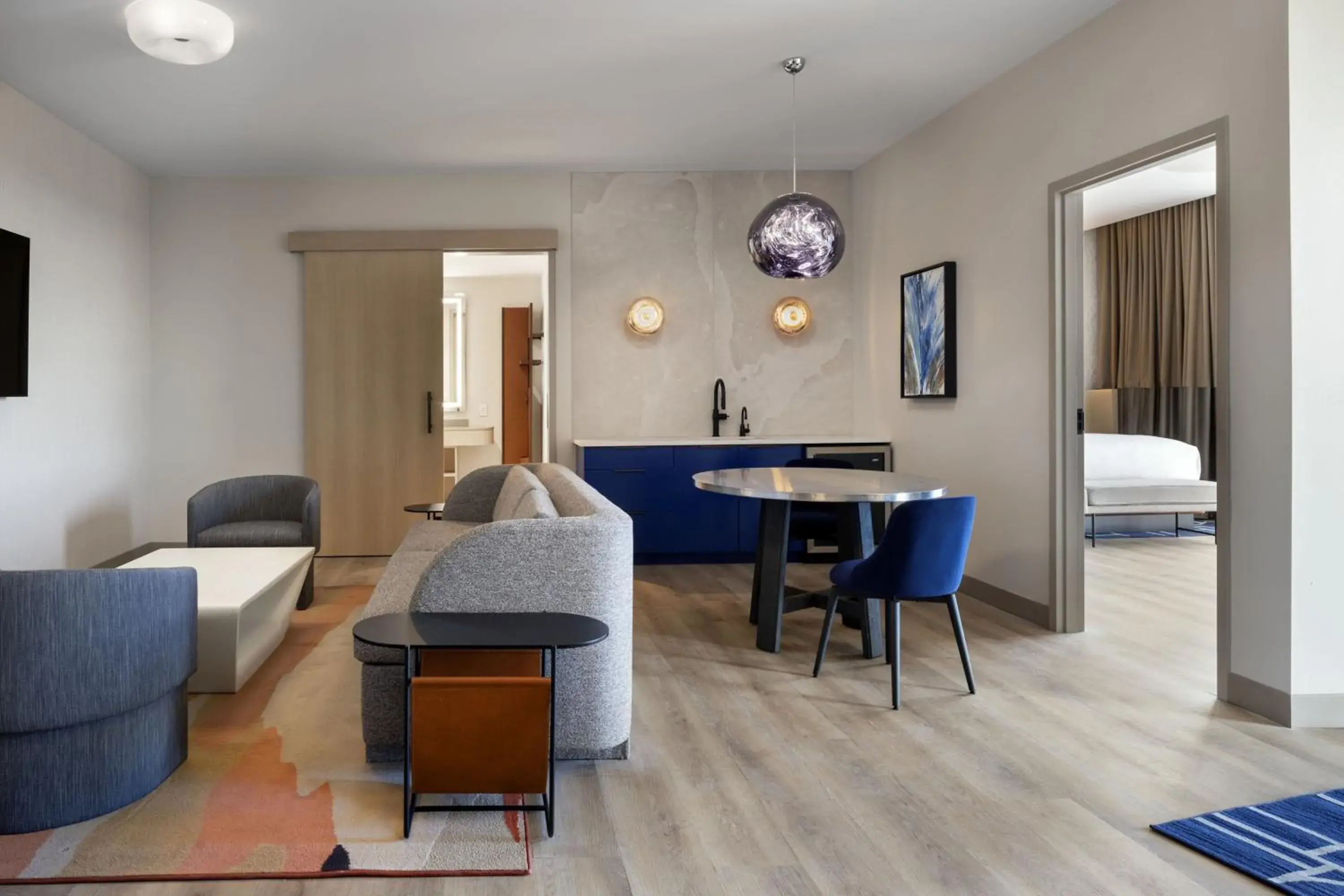 Lounge or bar, Bed in Cascade Hotel, Kansas City, a Tribute Portfolio Hotel Lounge or bar, Bed in Cascade Hotel, Kansas City, a Tribute Portfolio Hotel