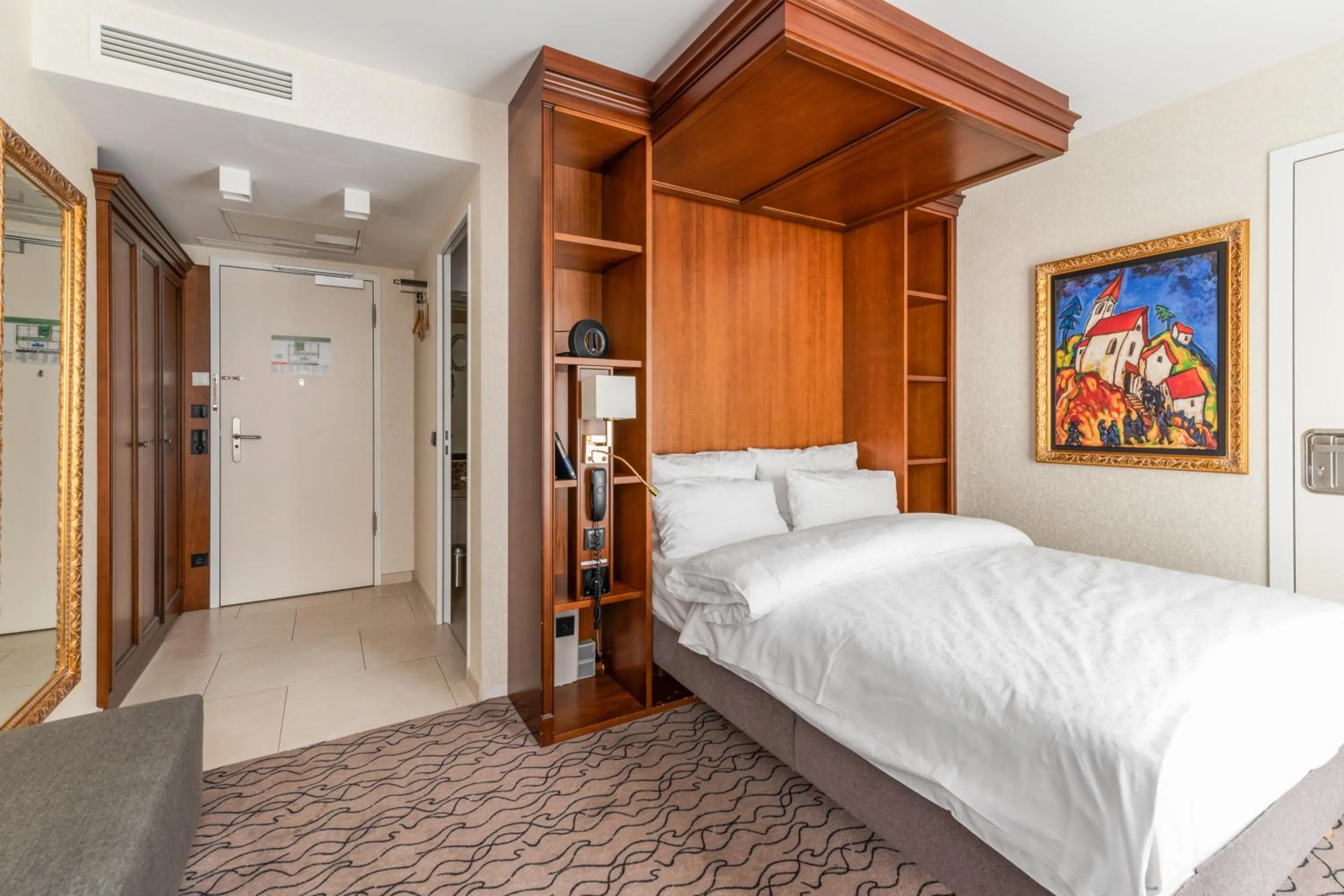 Bed in AdvaStay by KING's