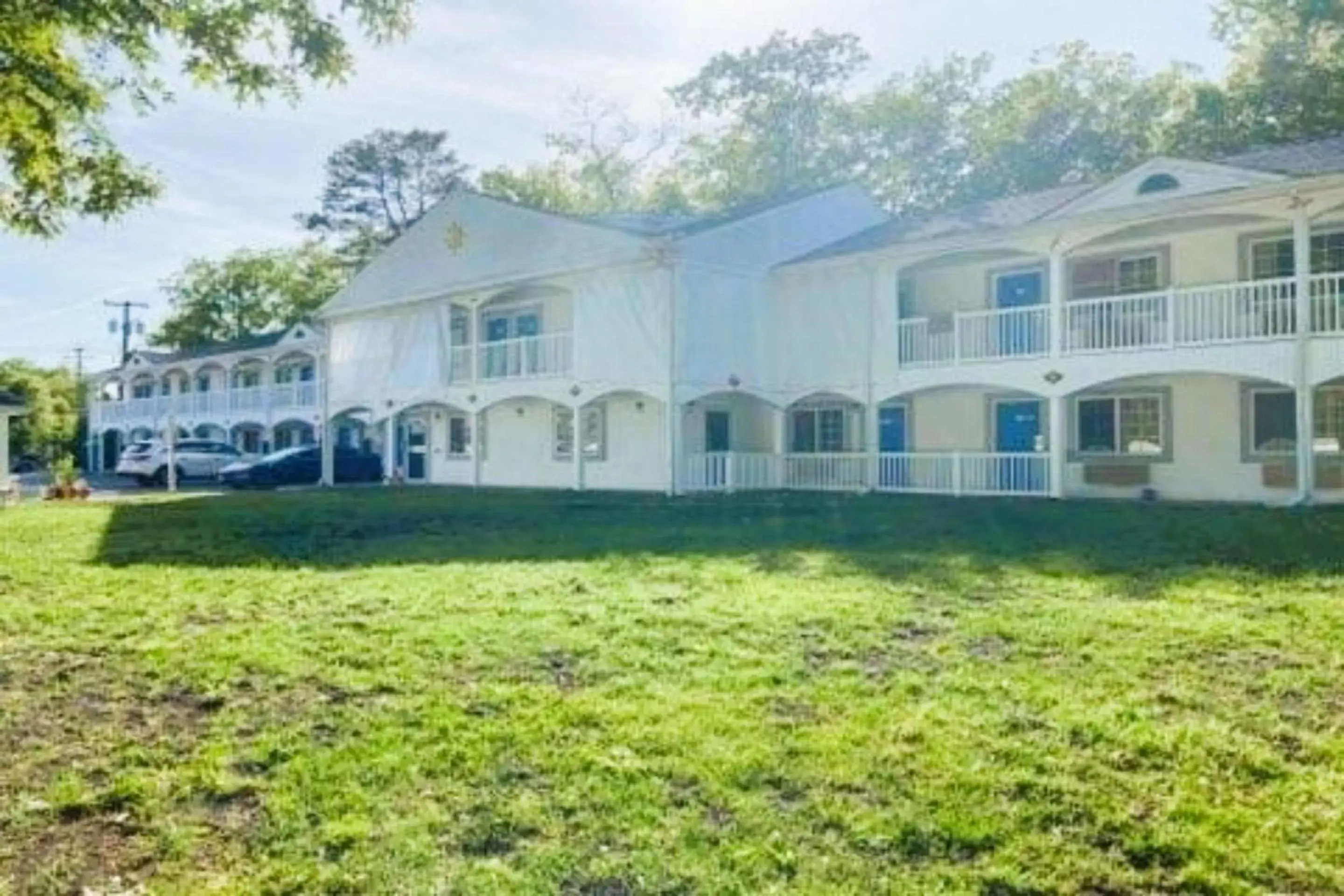 Property building in Studio Inn and Suites Property building in Studio Inn and Suites