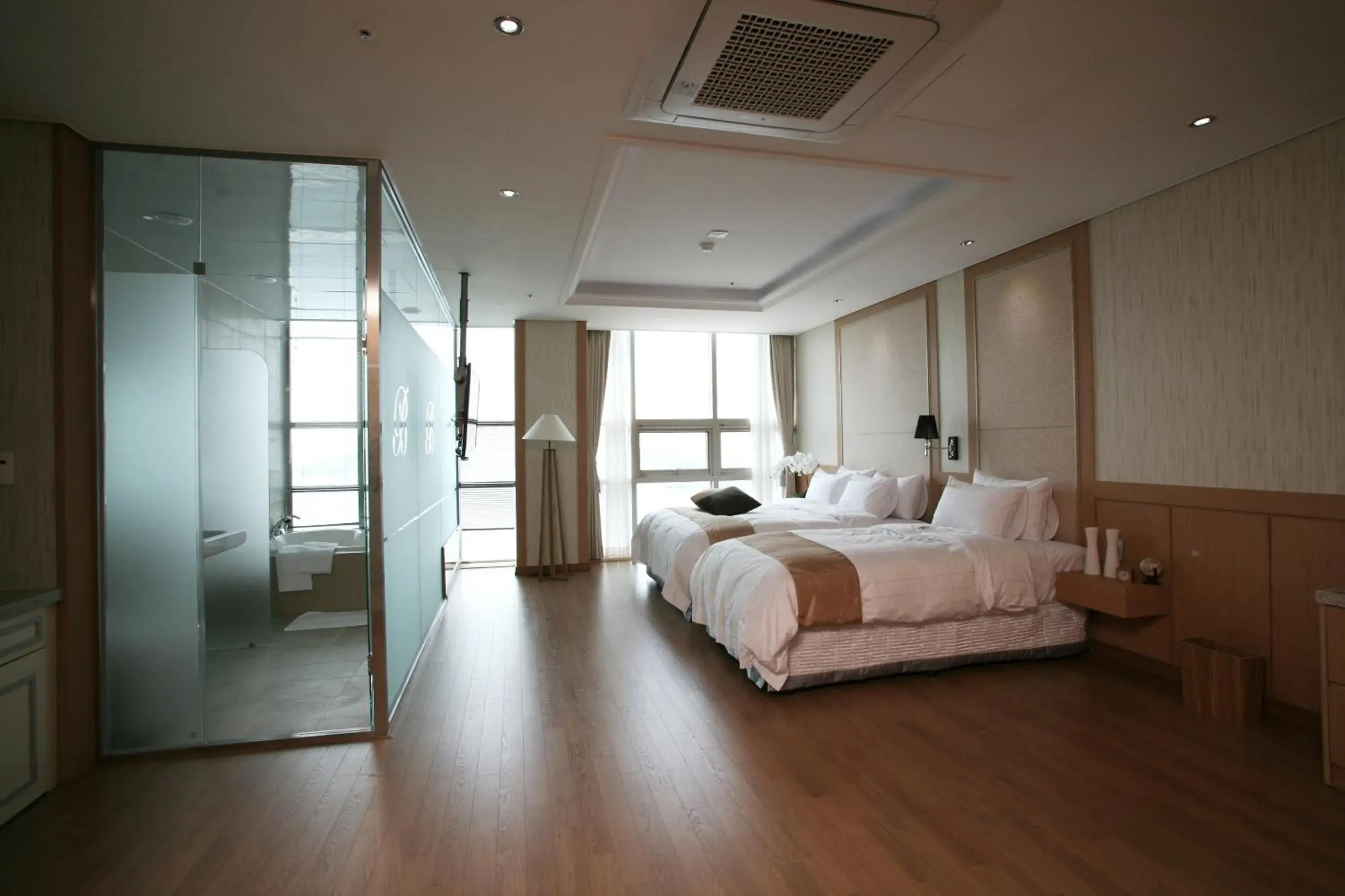 Bedroom, Bed in Benikea Hotel Yeosu