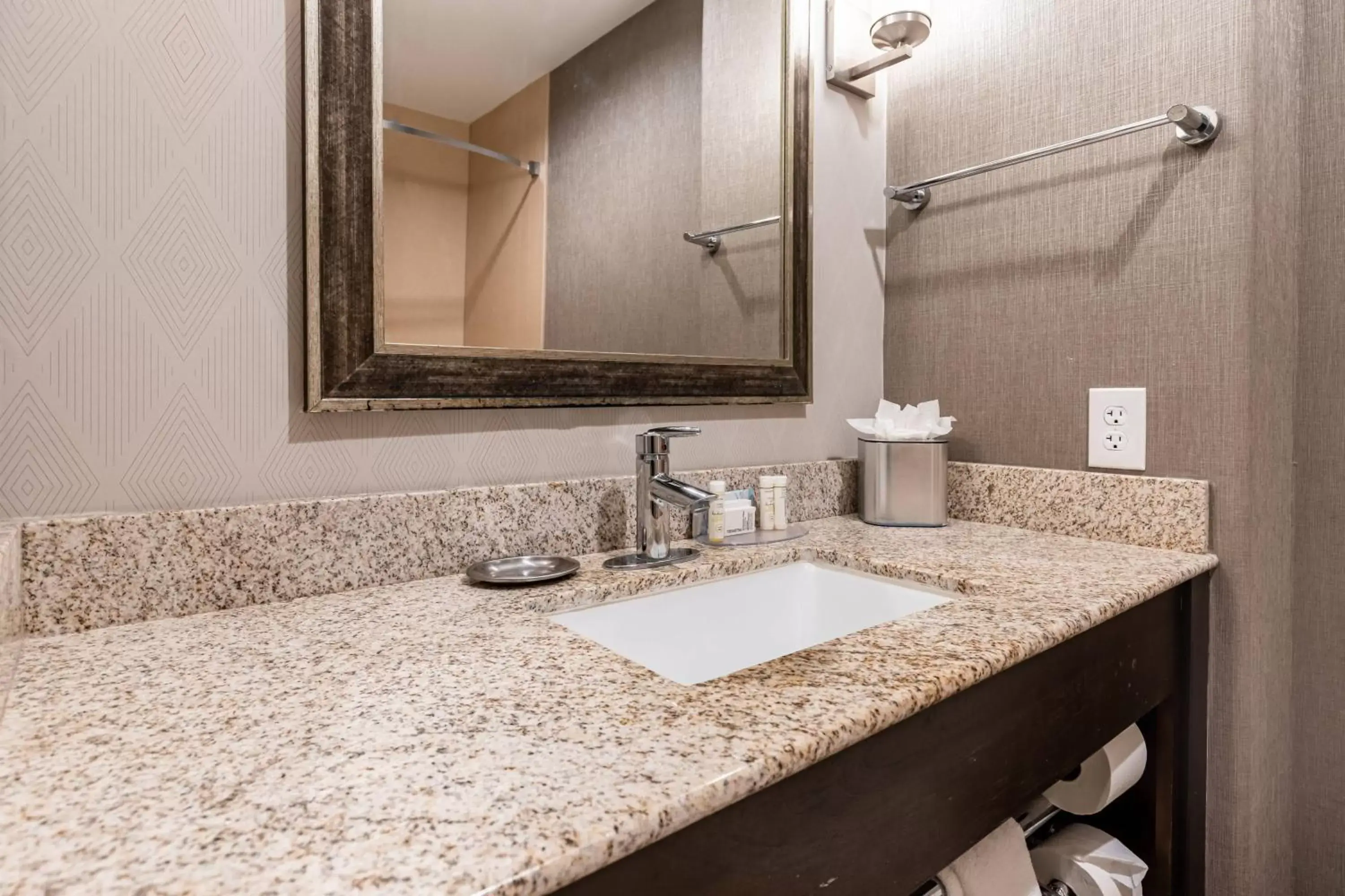 Bathroom in SpringHill Suites by Marriott Waco Woodway