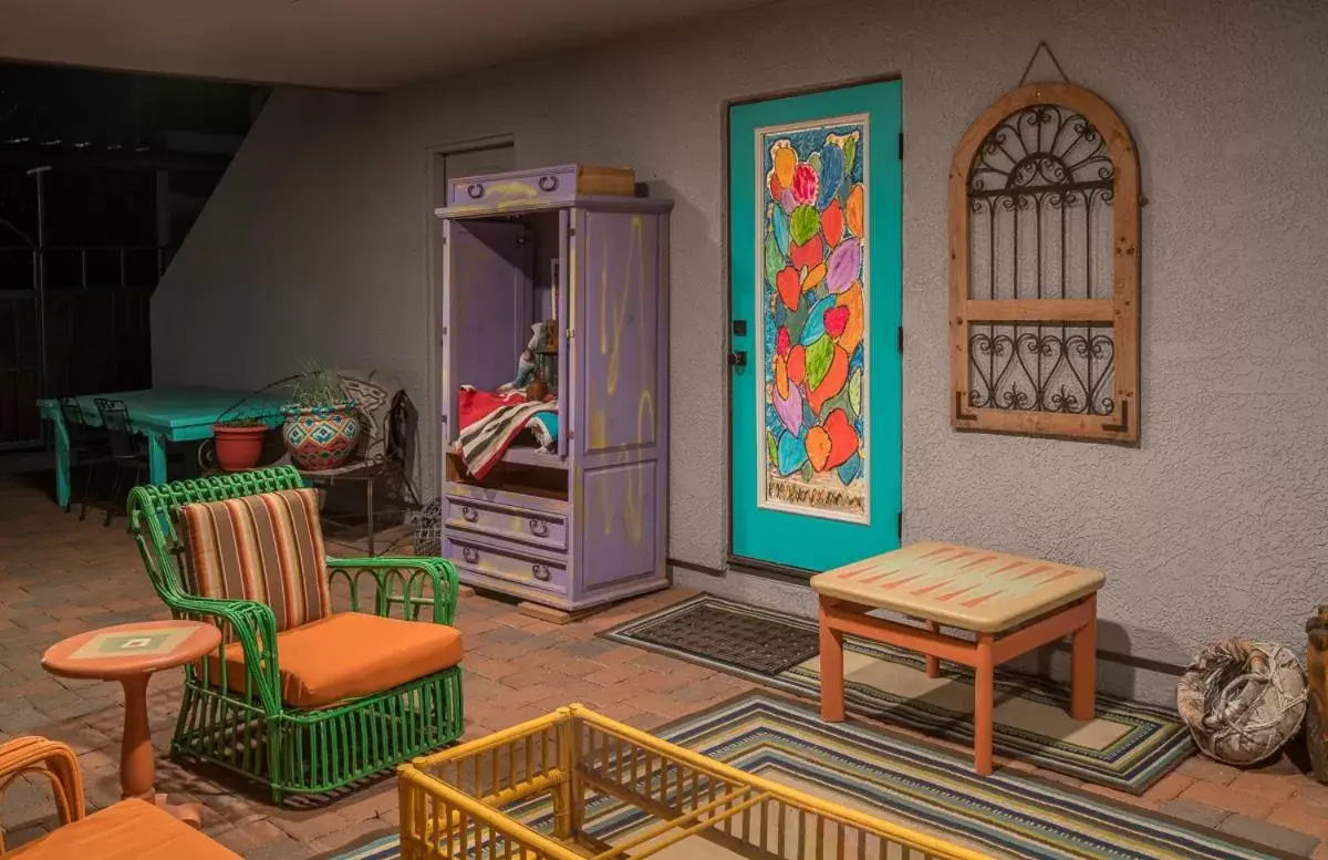 Private King - single occupancy in Cozy Cactus Resort sorta-kinda Private King - single occupancy in Cozy Cactus Resort sorta-kinda