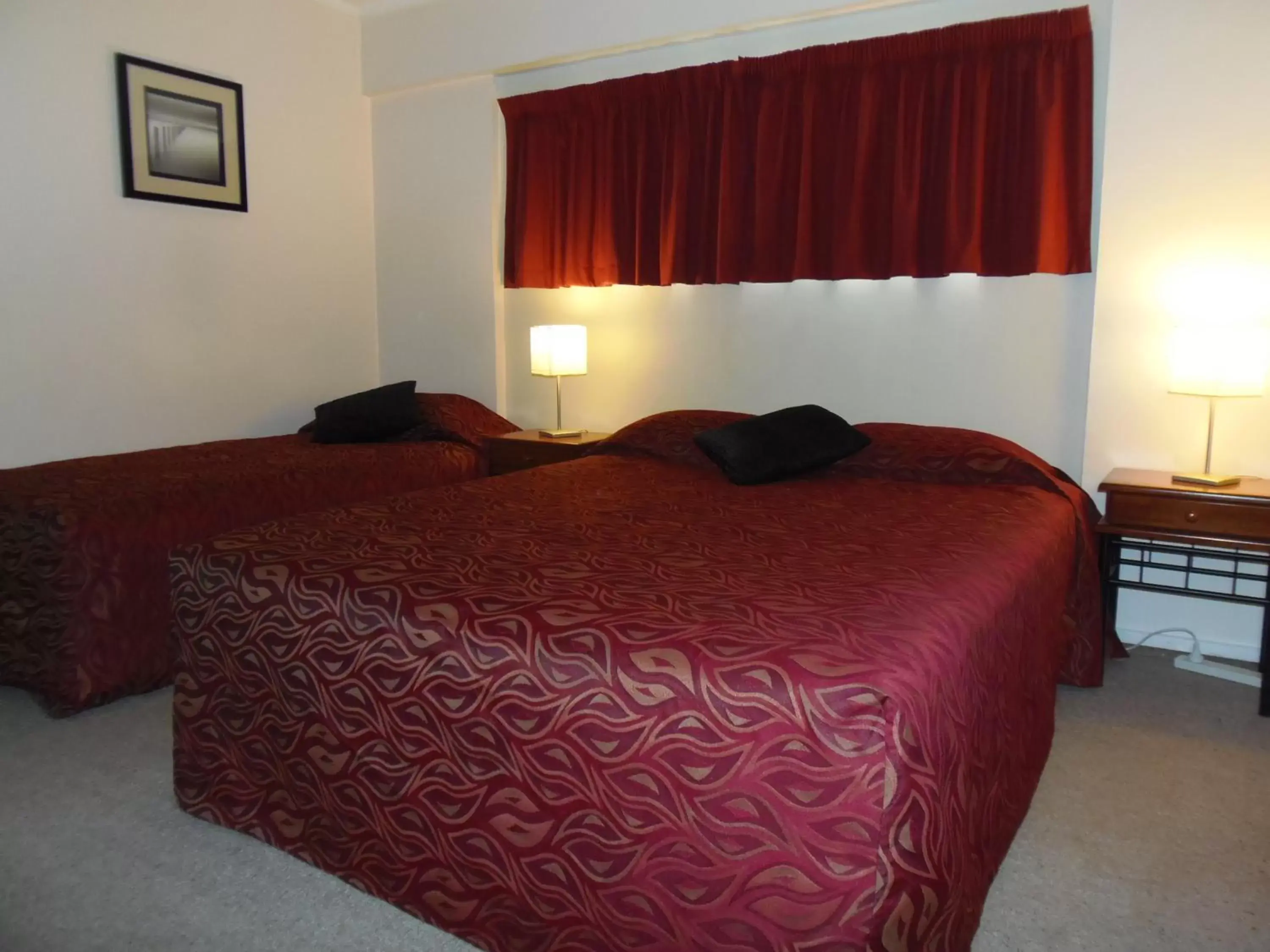 Photo of the whole room, Bed in Kapiti Gateway Motel