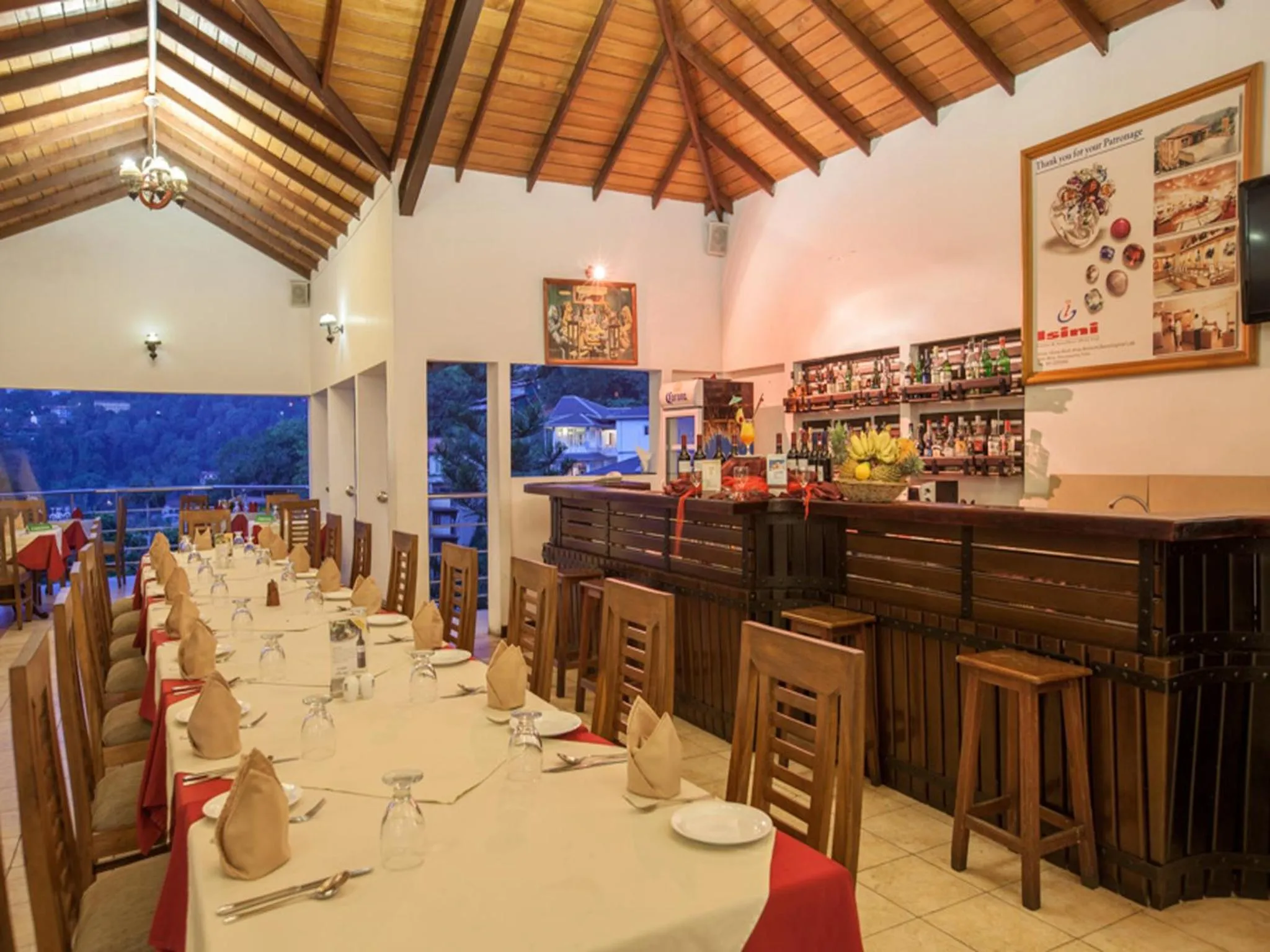 Restaurant/places to eat in Senani Hotel