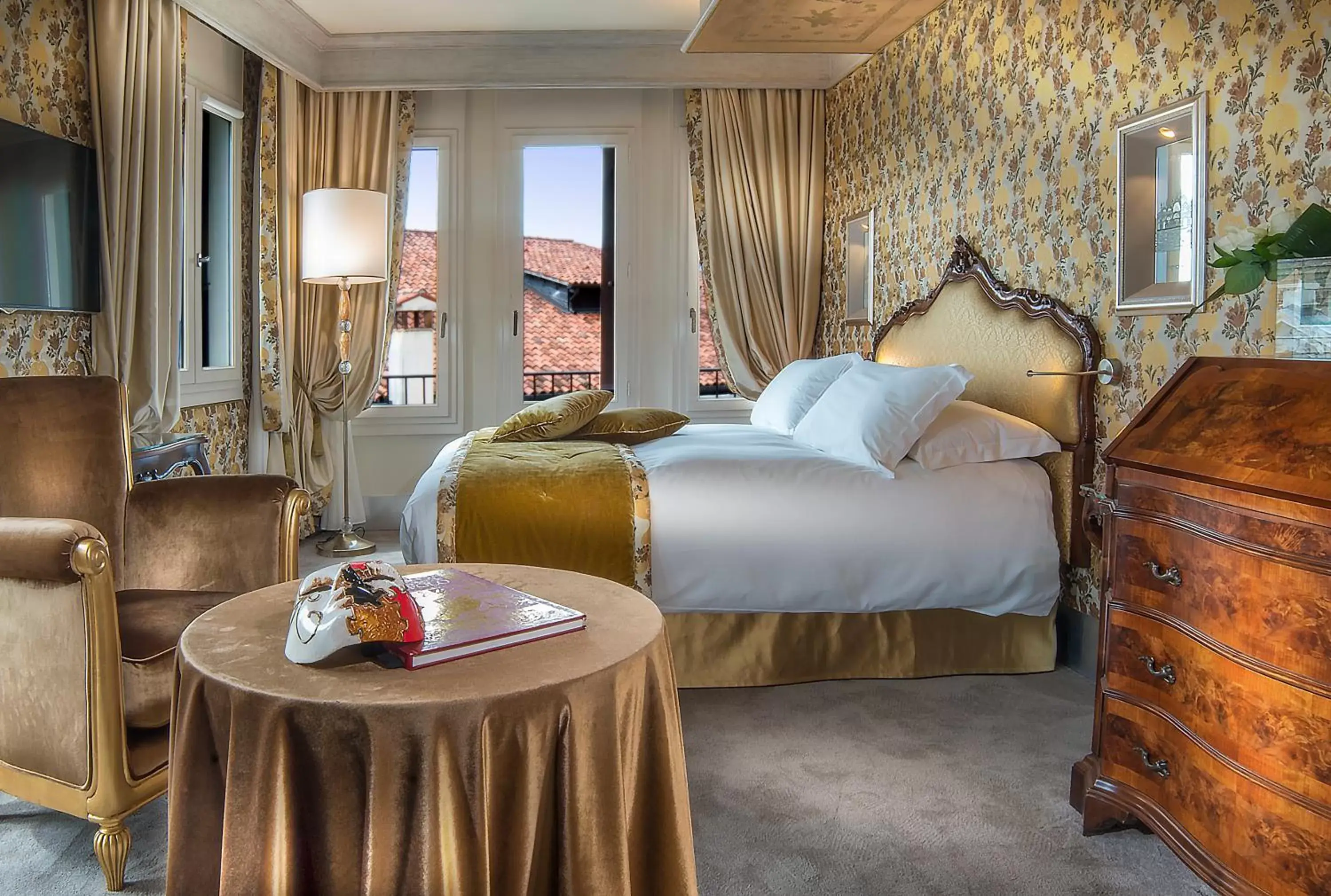 Photo of the whole room, Room Photo in Hotel Papadopoli Venezia - MGallery Collection