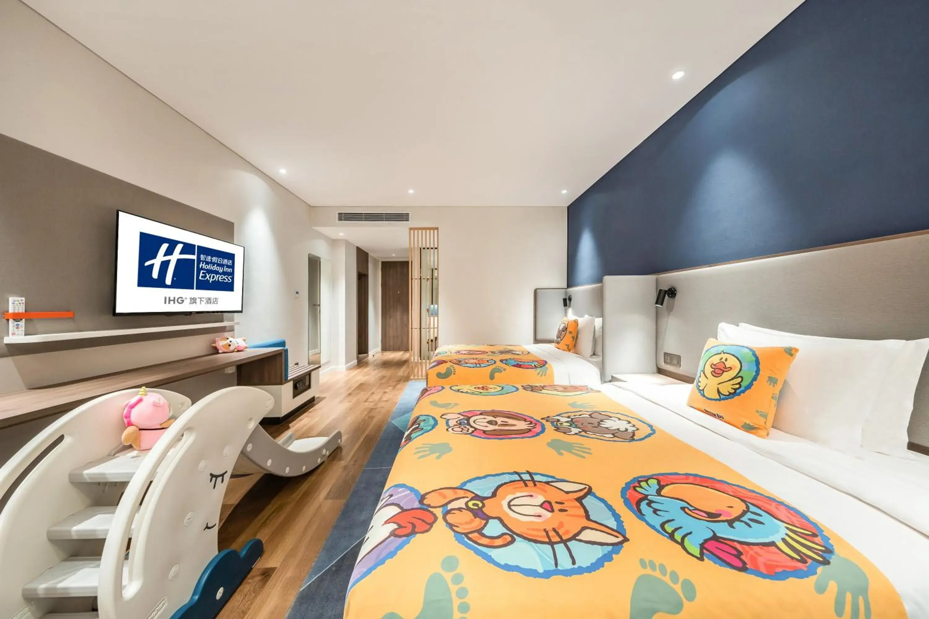 Photo of the whole room, Bed in Holiday Inn Express Jinjiang Anhai by IHG Photo of the whole room, Bed in Holiday Inn Express Jinjiang Anhai by IHG