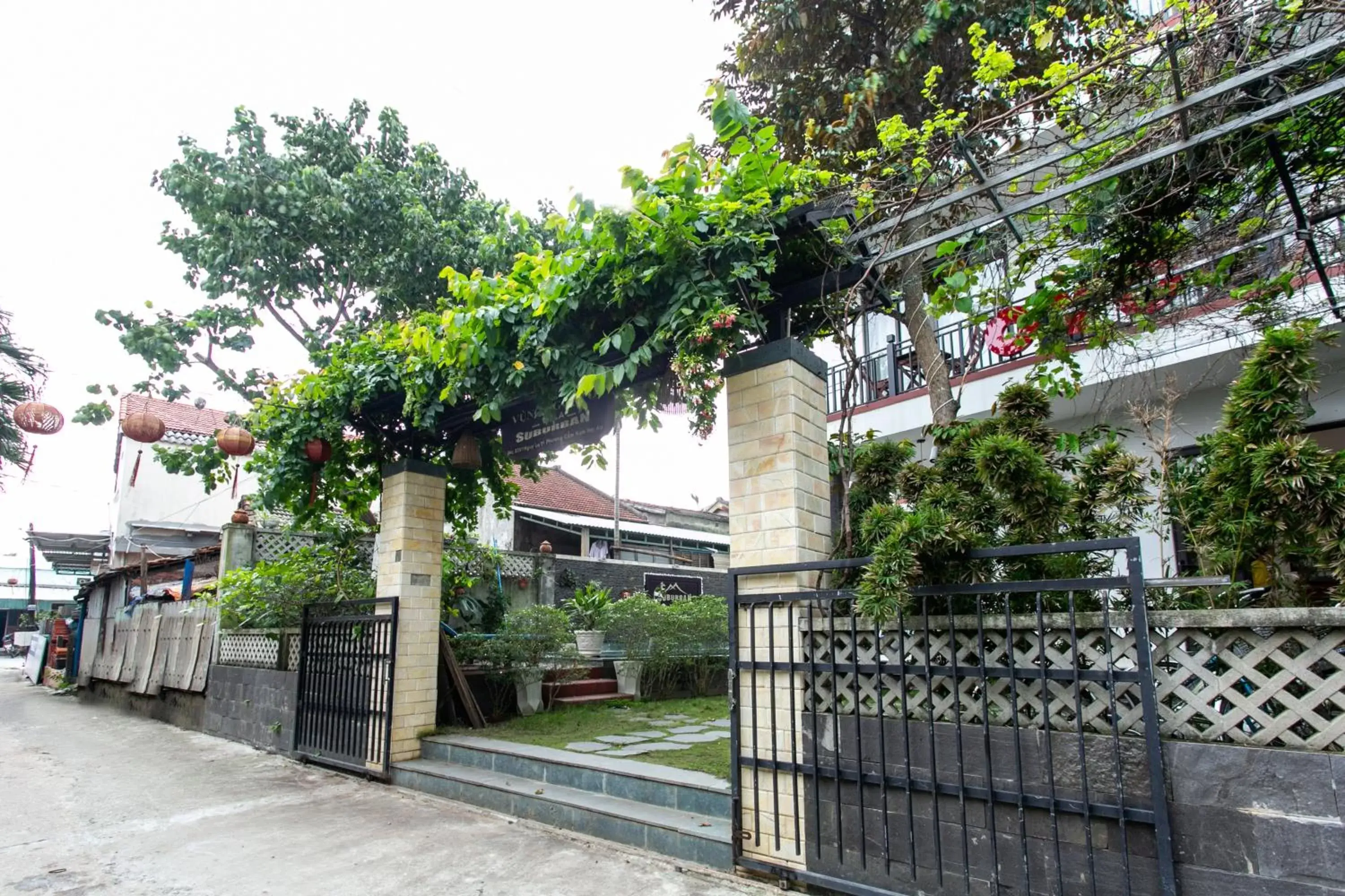 Facade/entrance, Property Building in OYO 473 Suburban Villa