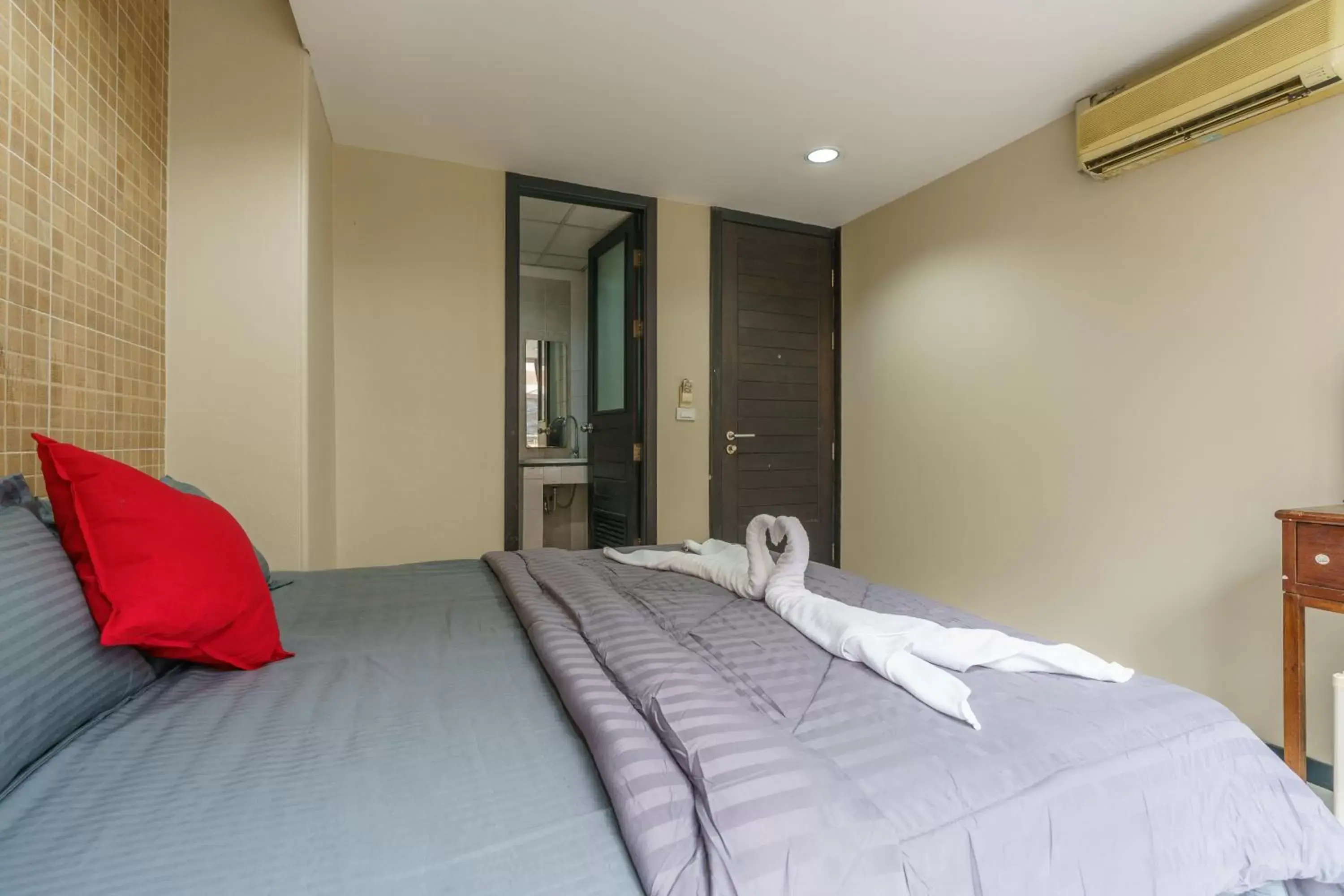 Standard Double Room in CheQinn Bed Sukhumvit 4 Nana Plaza Standard Double Room in CheQinn Bed Sukhumvit 4 Nana Plaza