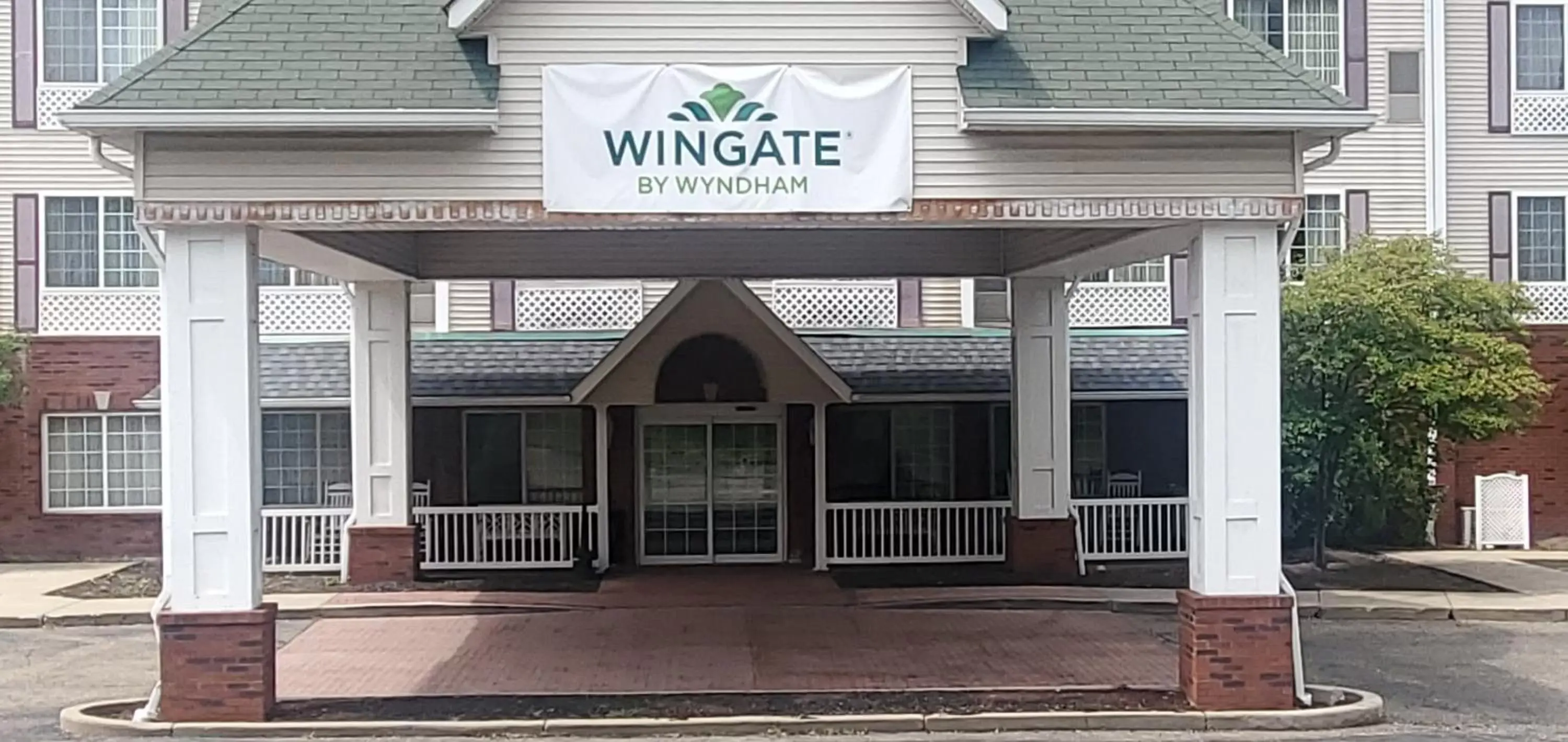 Facade/entrance in Wingate by Wyndham Youngstown - Austintown