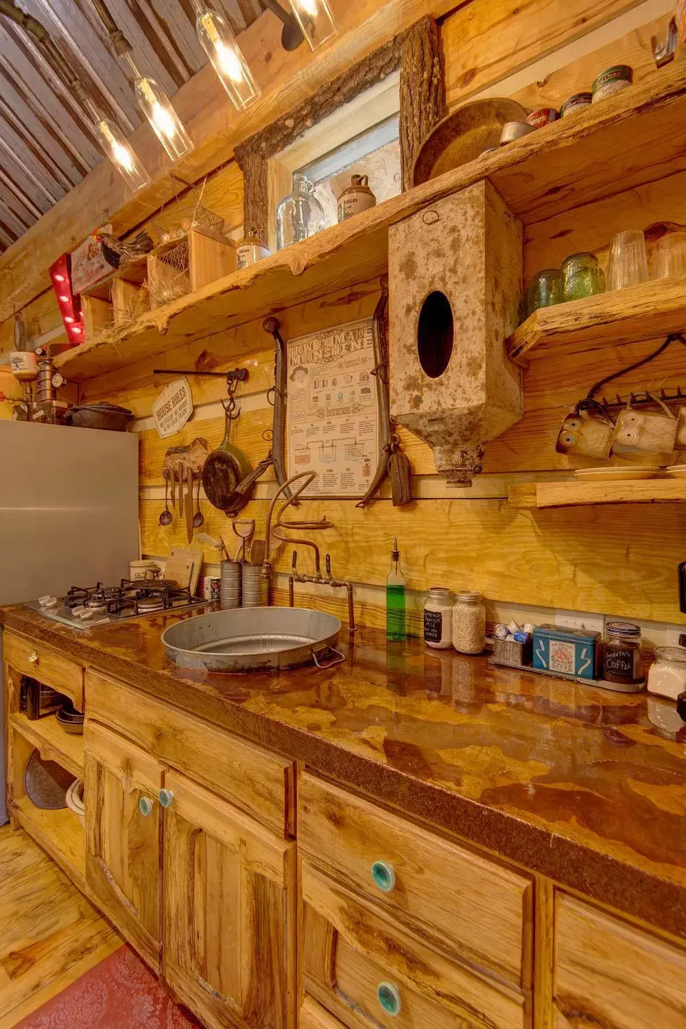Kitchen or kitchenette, Kitchen/Kitchenette in Fox Pass Cabins