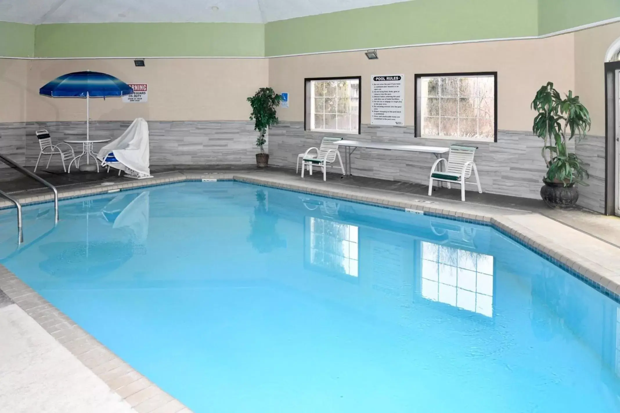 Swimming Pool in Days Inn & Suites by Wyndham Kaukauna WI