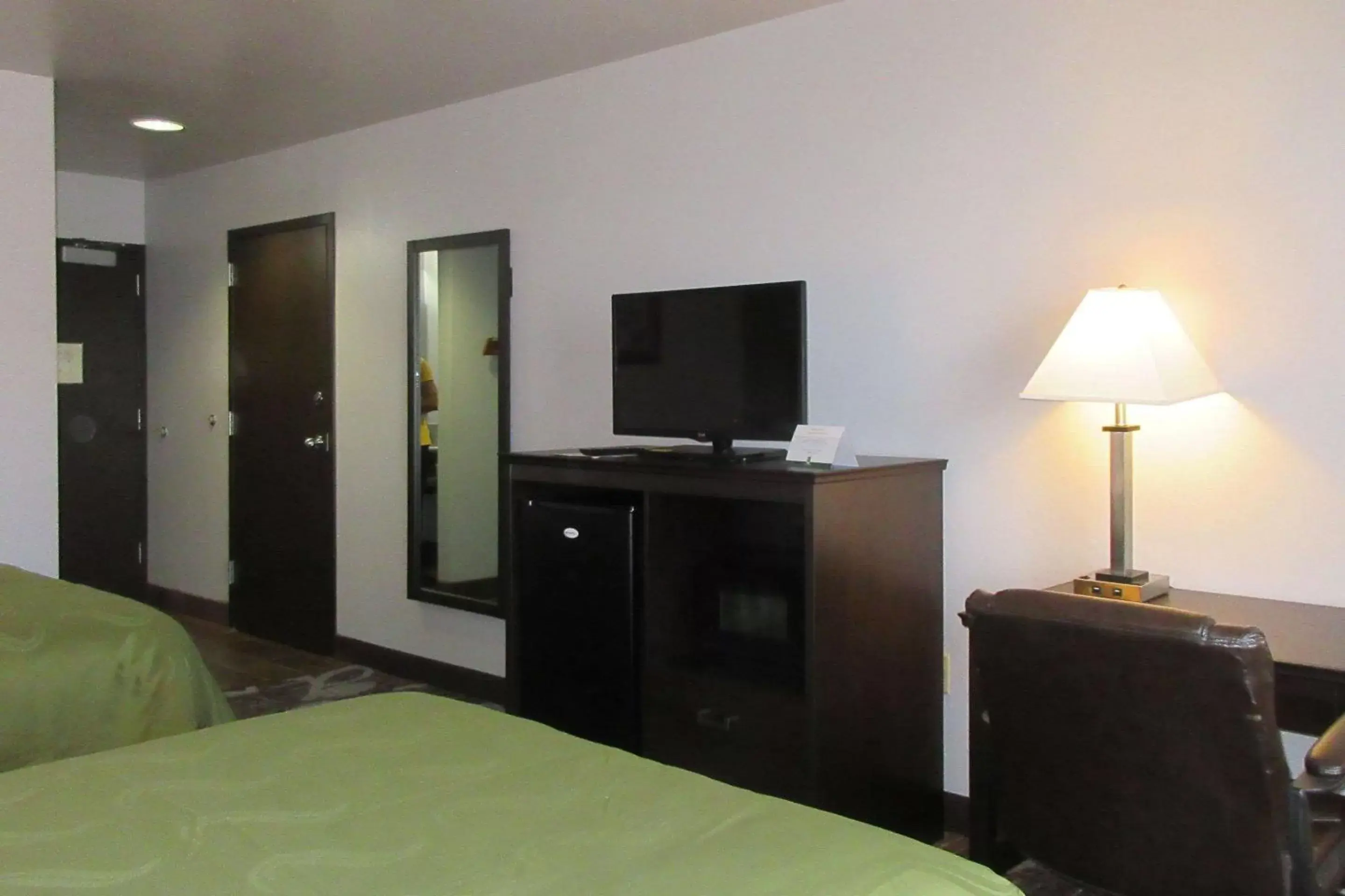 Photo of the whole room, TV/Entertainment Center in Quality Inn Spanish Fork North