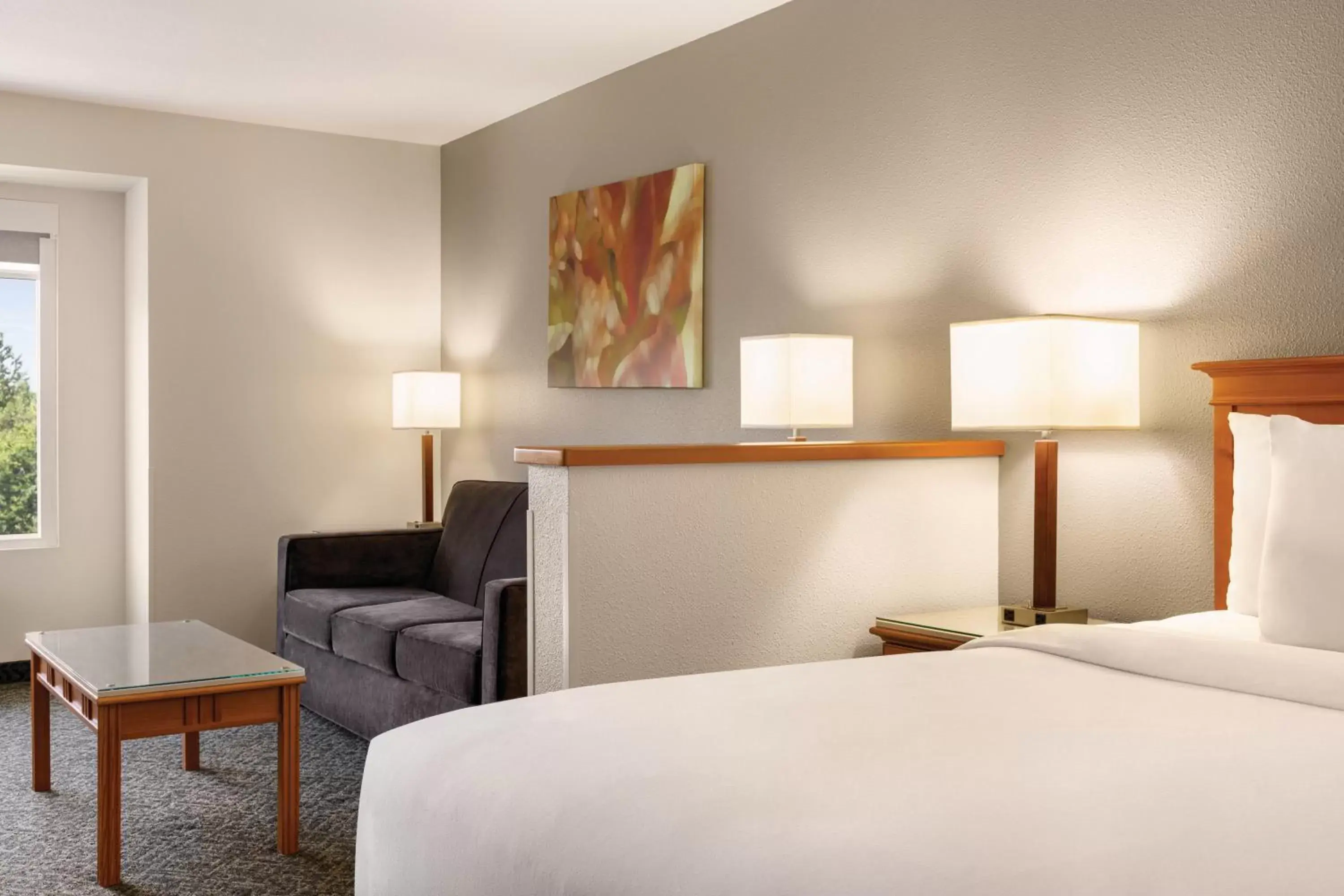 Bedroom, Bed in Radisson Hotel Portland Airport