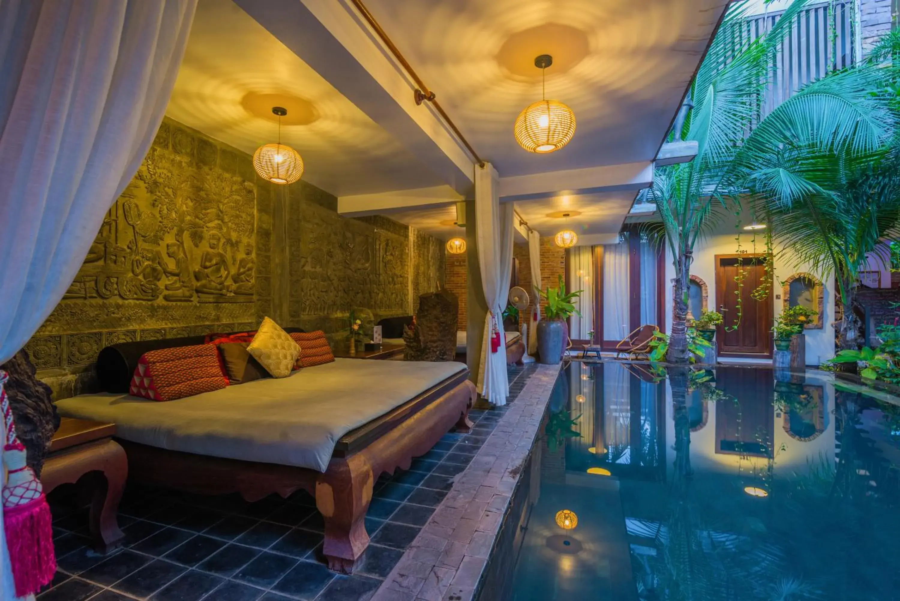 Swimming pool in Cambana d'Angkor Suites
