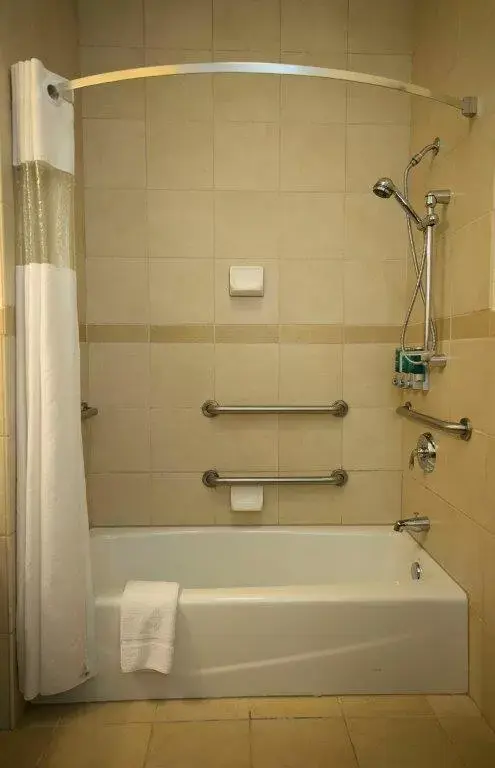 Bathroom in Marv Herzog Hotel