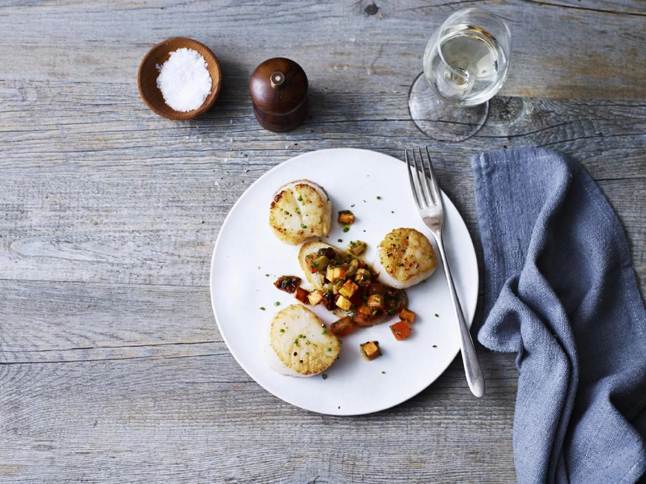 Lunch in The Oatlands Chaser by Innkeeper's Collection