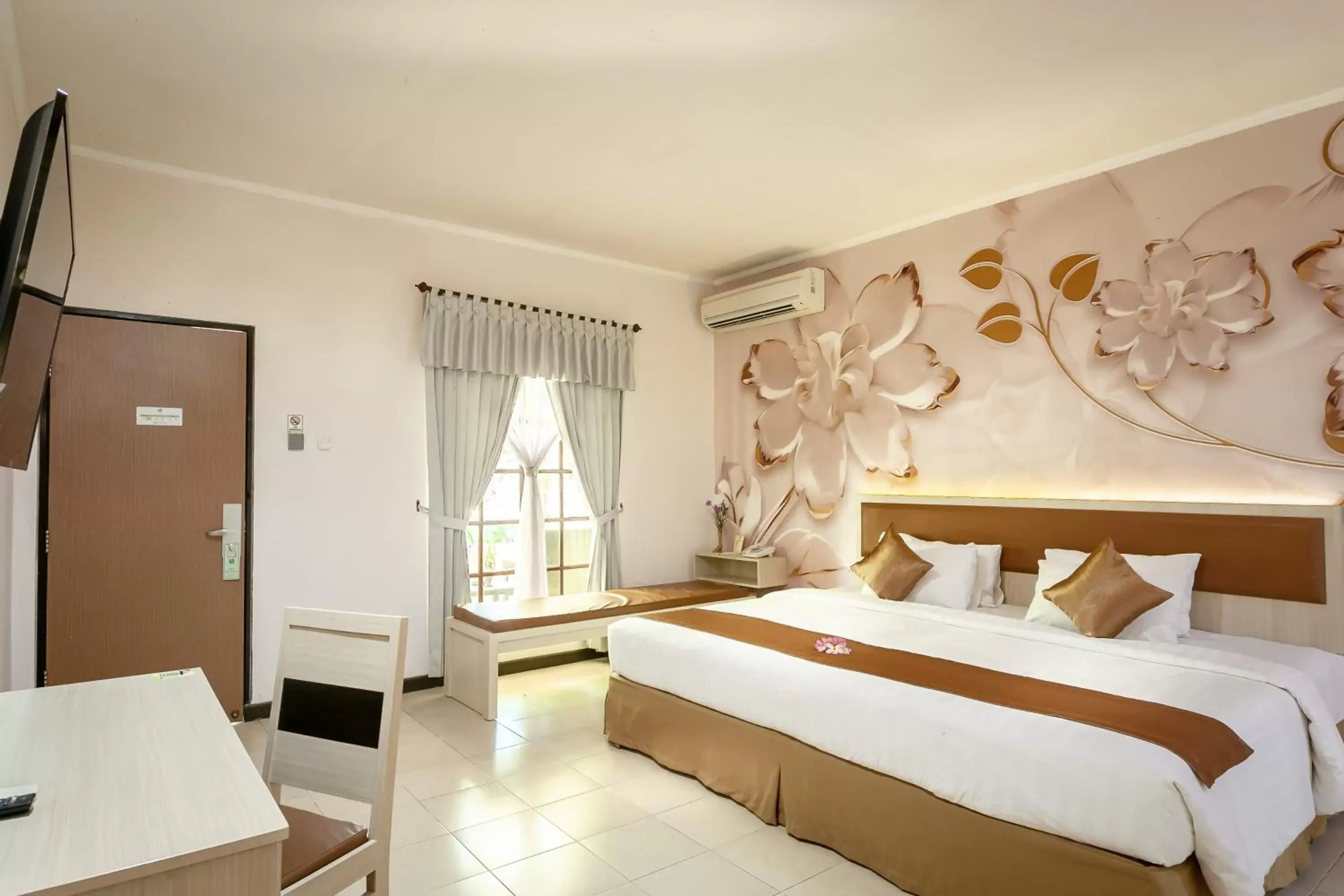 Bed in Lombok Garden Hotel