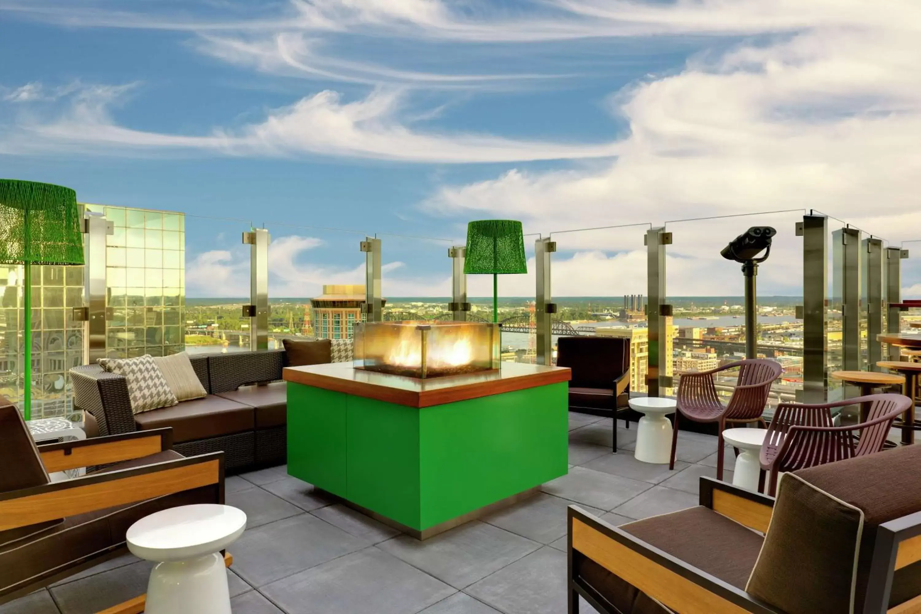 Lounge or bar in Hilton St. Louis at the Ballpark