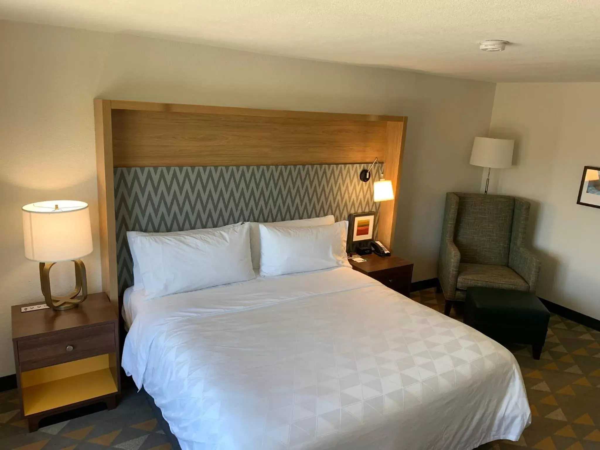 Photo of the whole room, Bed in Holiday Inn Baton Rouge-South, an IHG Hotel