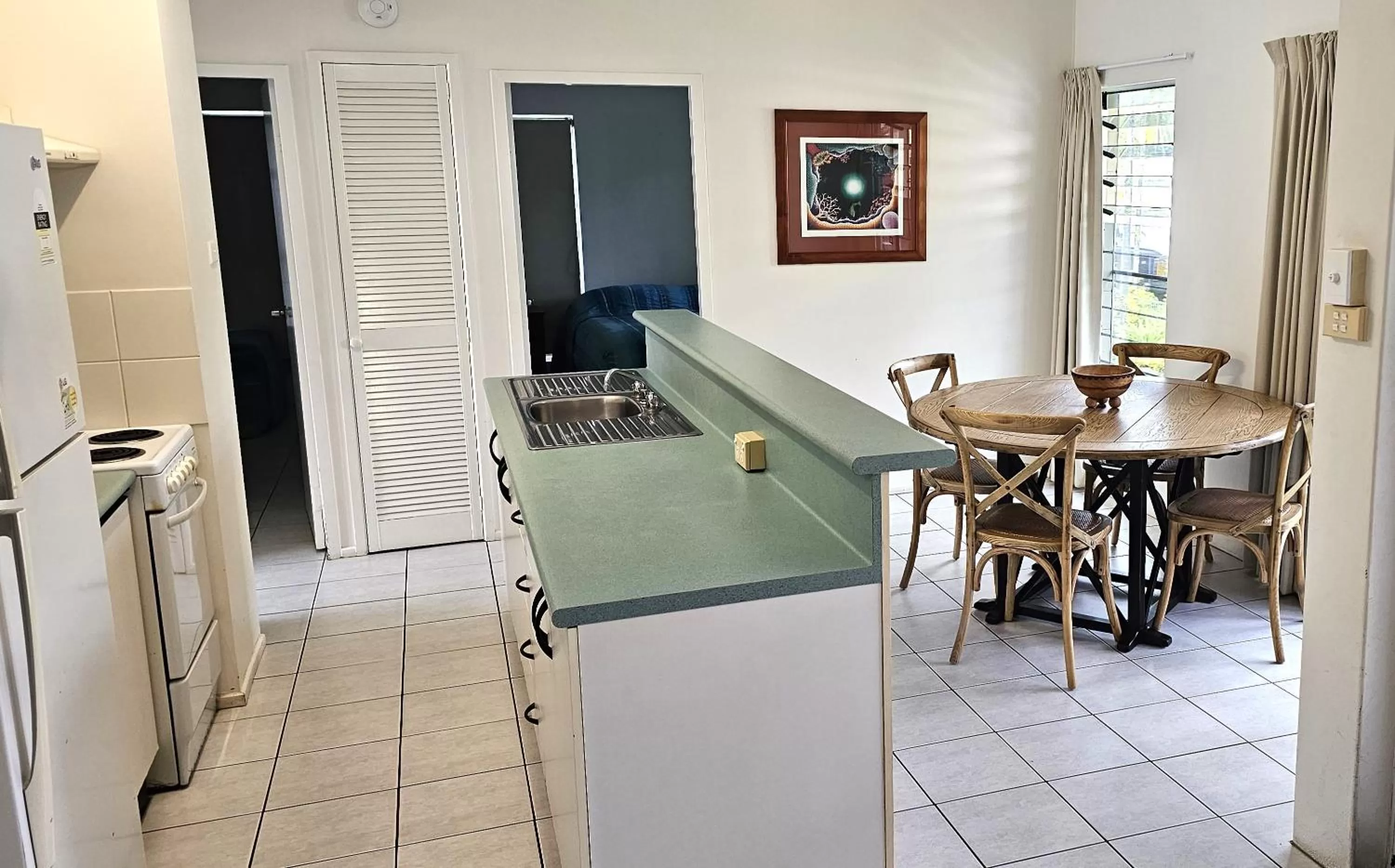 Kitchen or kitchenette in Mango Tree Holiday Apartments