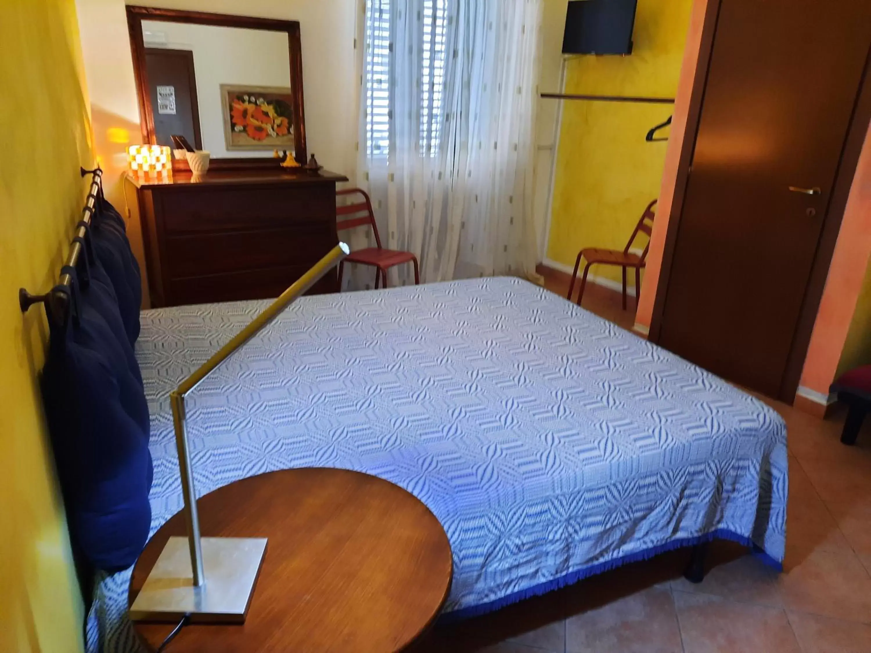 Photo of the whole room, Bed in Nostra Casa suite